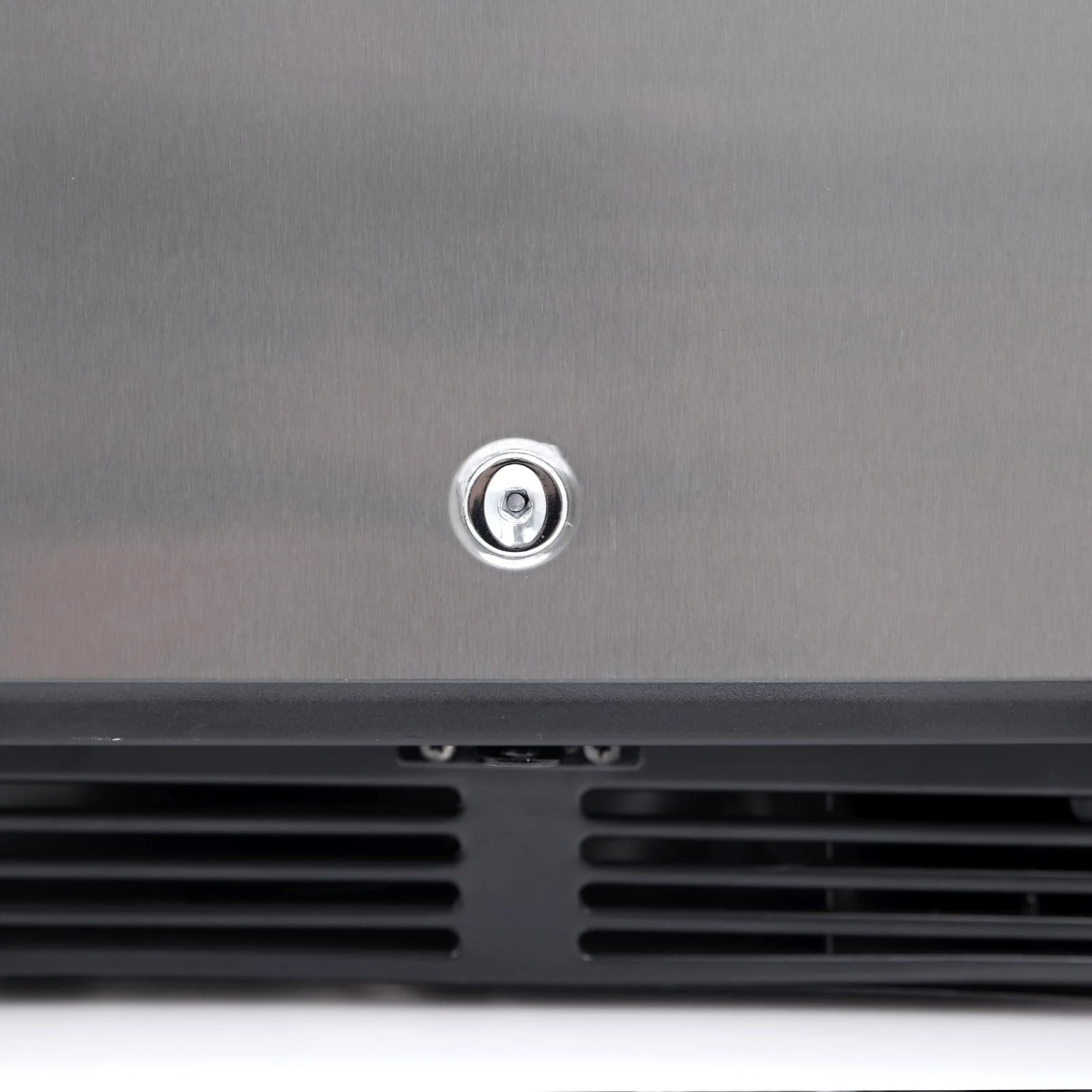 AR52T3SB Avanti 5.2 cu. ft. Compact Refrigerator - Image 8