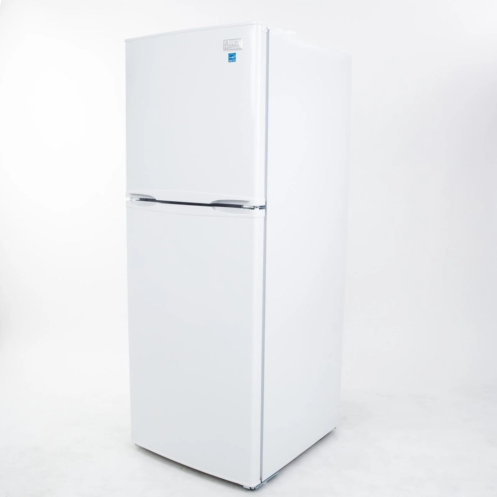 FF7B0W Avanti 7.0 cu. ft. Apartment Size Refrigerator - White - Image 7
