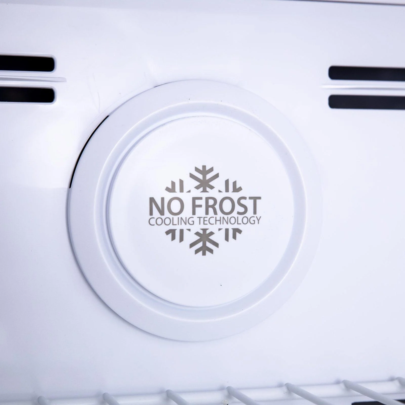 FF7B0W Avanti 7.0 cu. ft. Apartment Size Refrigerator - White - Image 9