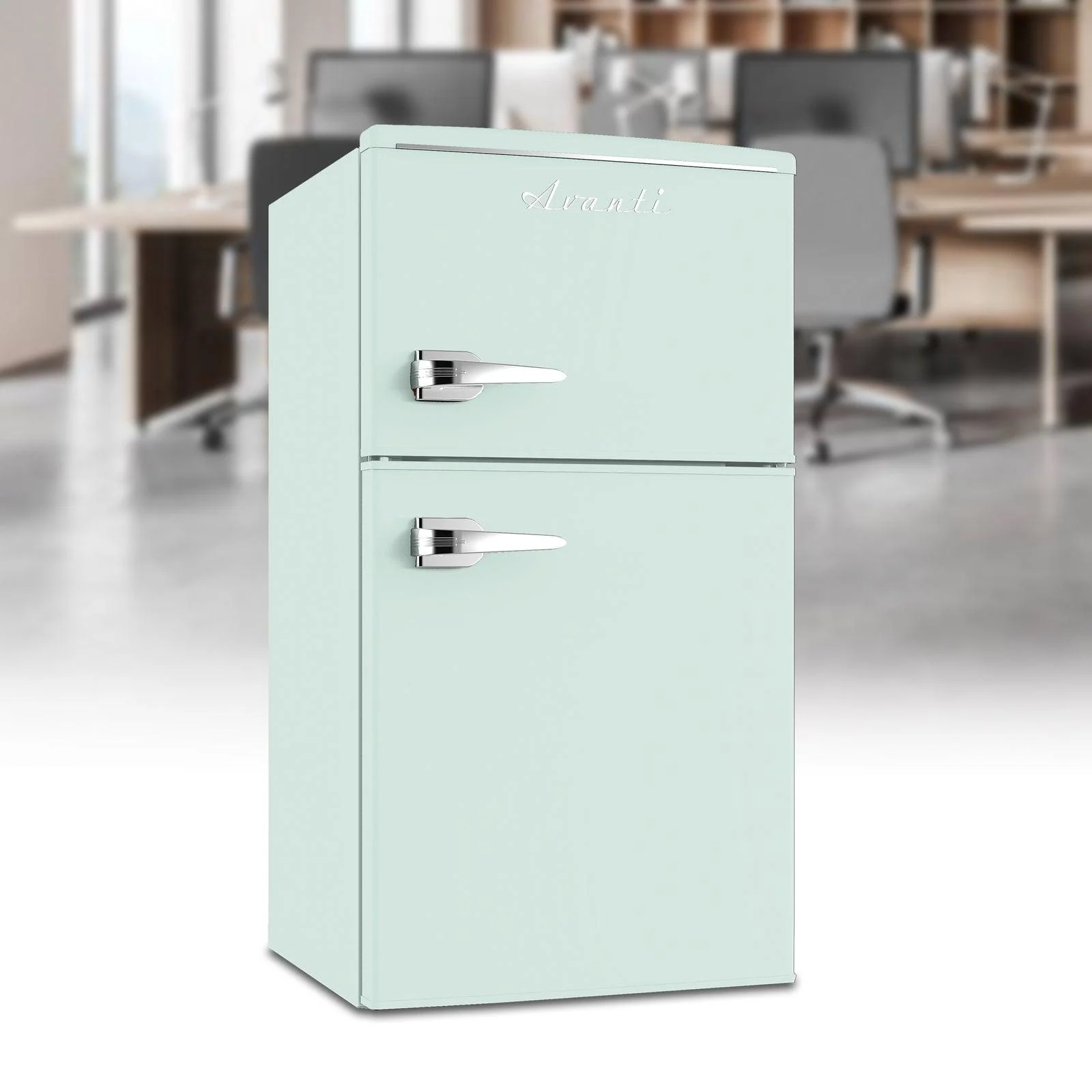 RMRT30X5RIS Avanti 3.0 Cu. Ft. Retro Compact Refrigerator - Red - Image 23