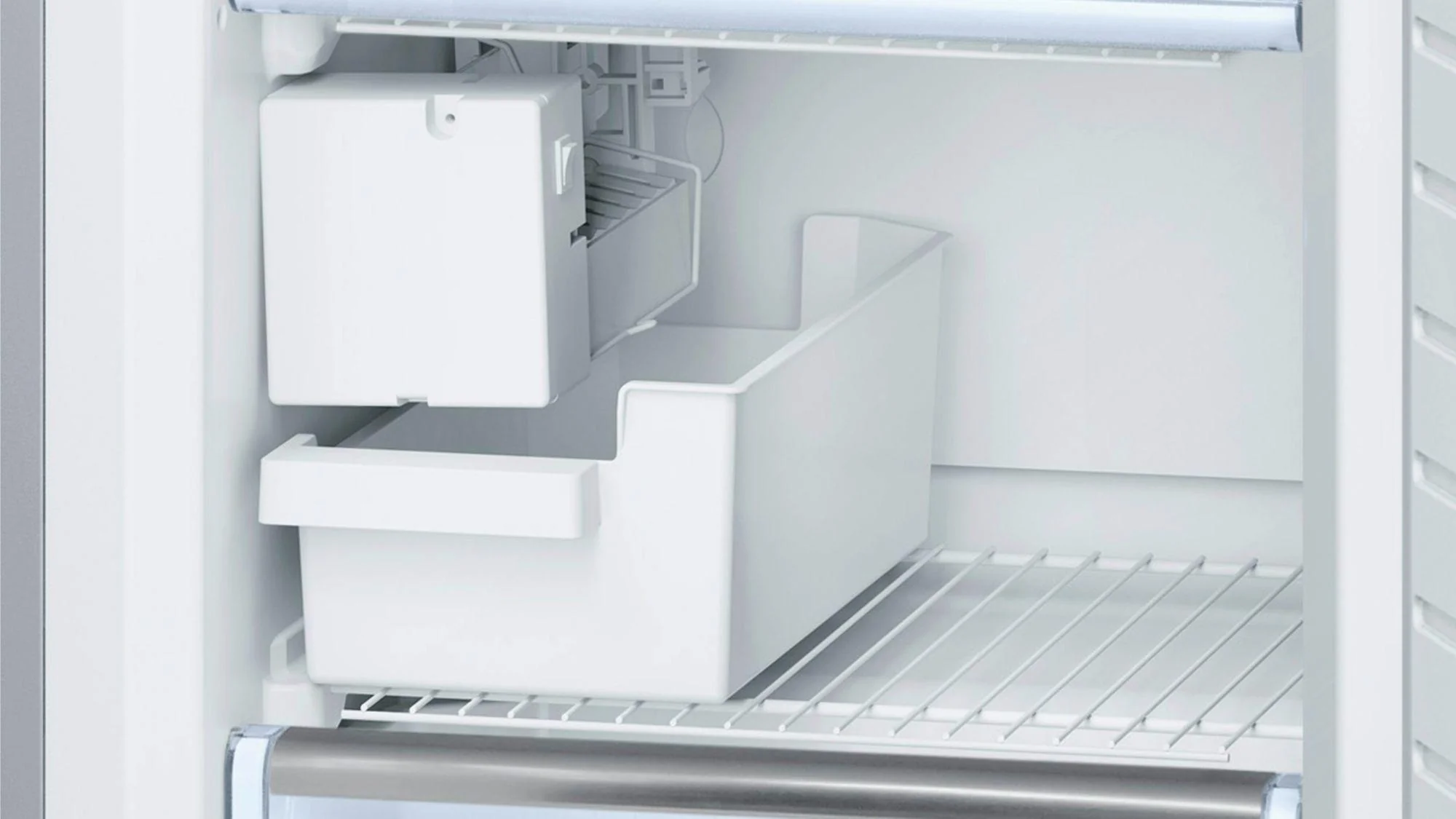 800 Series, 24" Refrigeration 11 cu ft w/ Ice Maker - Image 7