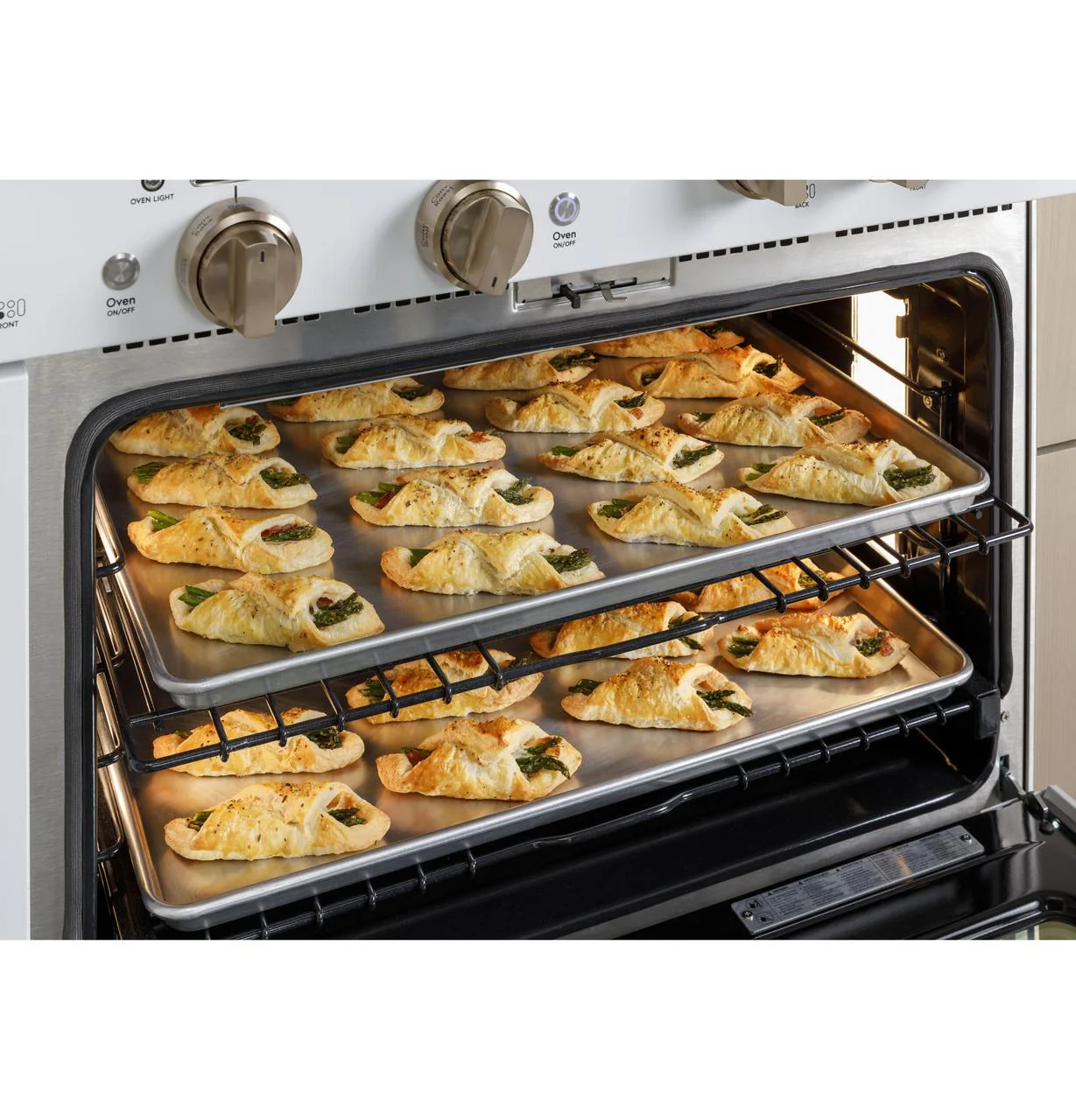 Cafe C2Y366P3TD1 CAF(EBACK)™ 36" Smart Dual-Fuel Commercial-Style Range with 6 Burners (Natural Gas) - Image 6