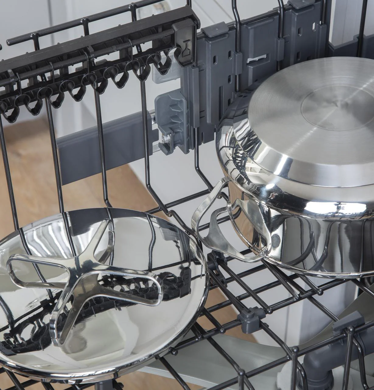 Cafe Caf(eback)™ ENERGY STAR® Stainless Steel Interior Dishwasher with Sanitize and Ultra Wash - Image 12