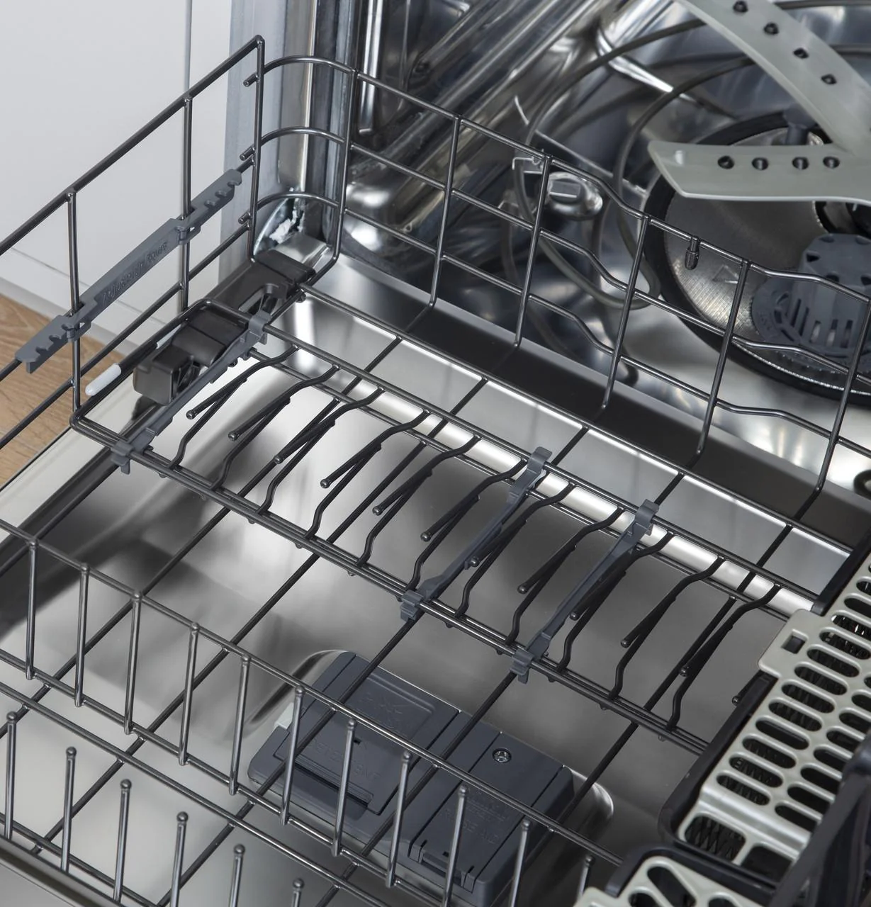 Cafe Caf(eback)™ ENERGY STAR® Stainless Steel Interior Dishwasher with Sanitize and Ultra Wash - Image 17