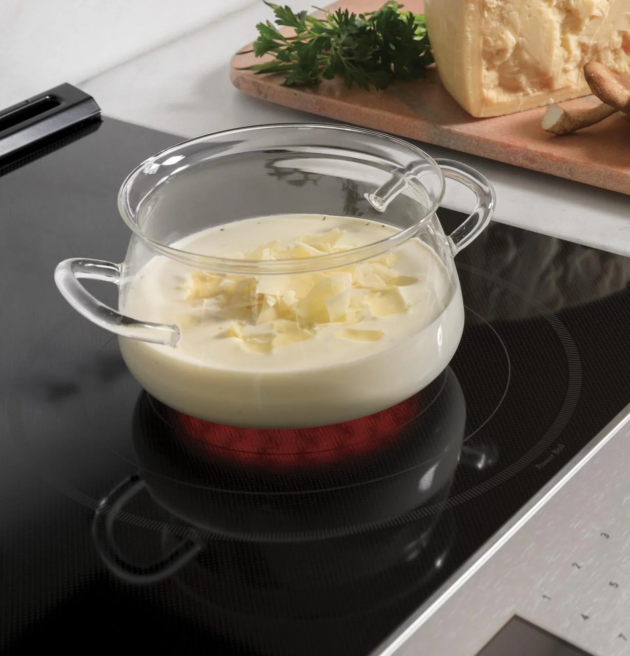 Caf(eback)™ 30" Smart Slide-In, Front-Control, Radiant and Convection Double-Oven Range in Platinum Glass - Image 8