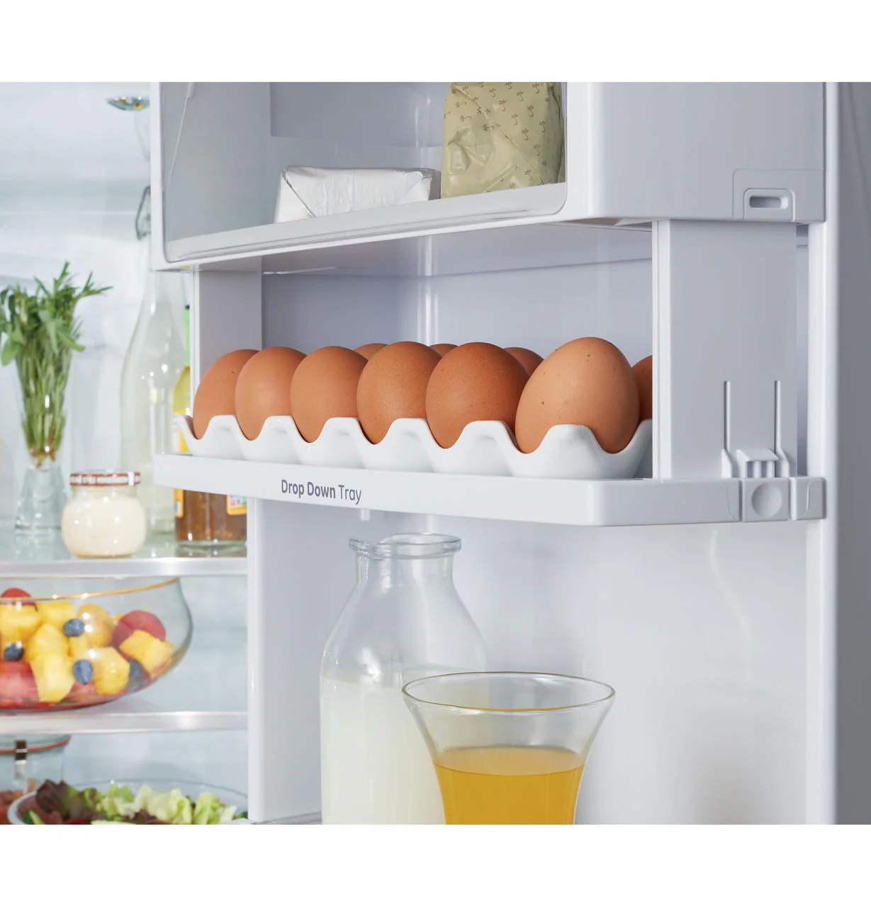 Cafe CFE28TP3MD1 CAF(EBACK)™ ENERGY STAR® 27.7 Cu. Ft. Smart French-Door Refrigerator with Hot Water Dispenser - Image 14
