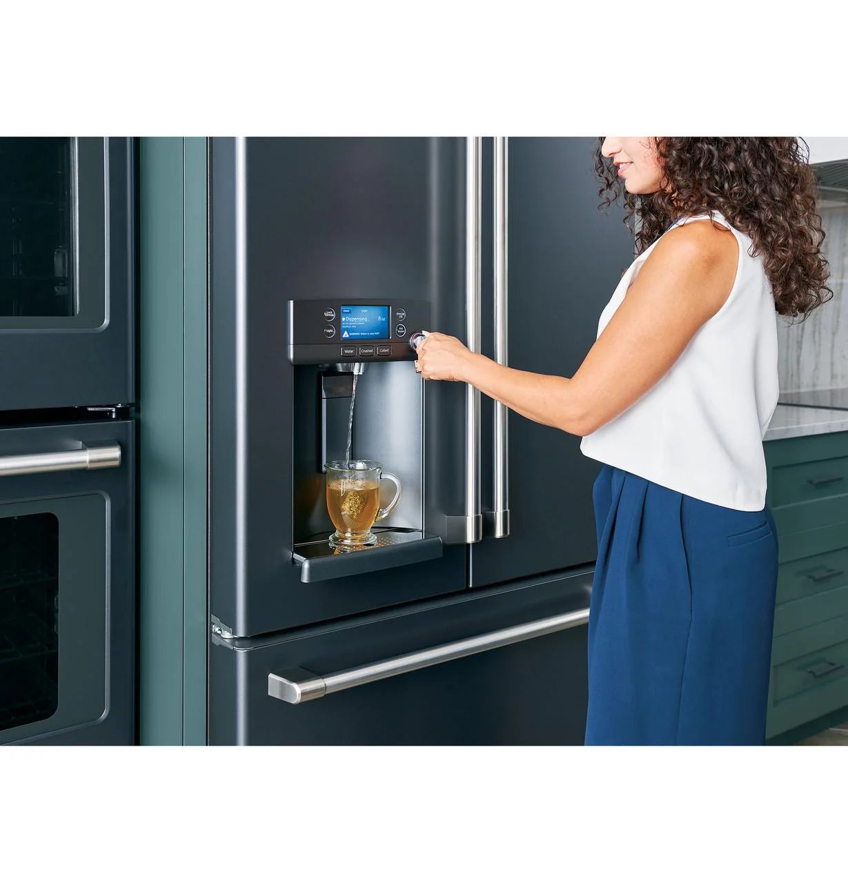 Cafe CFE28UP2MS1 Caf(eback)™ ENERGY STAR® 27.7 Cu. Ft. Smart French-Door Refrigerator with Keurig® K-Cup® Brewing System - Image 15