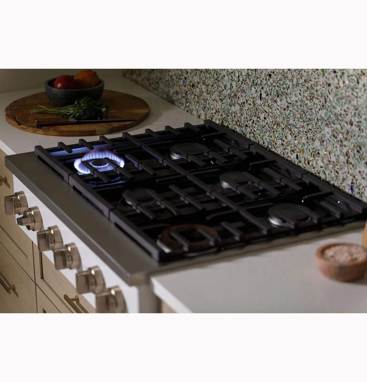 Cafe CGU366P4TW2 CAF(EBACK)™ 36" Commercial-Style Gas Rangetop with 6 Burners (Natural Gas) - Image 5