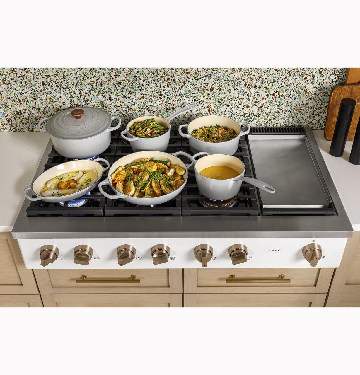 Cafe CGU486P2TS1 CAF(EBACK)™ 48" Commercial-Style Gas Rangetop with 6 Burners and Integrated Griddle (Natural Gas) - Image 13