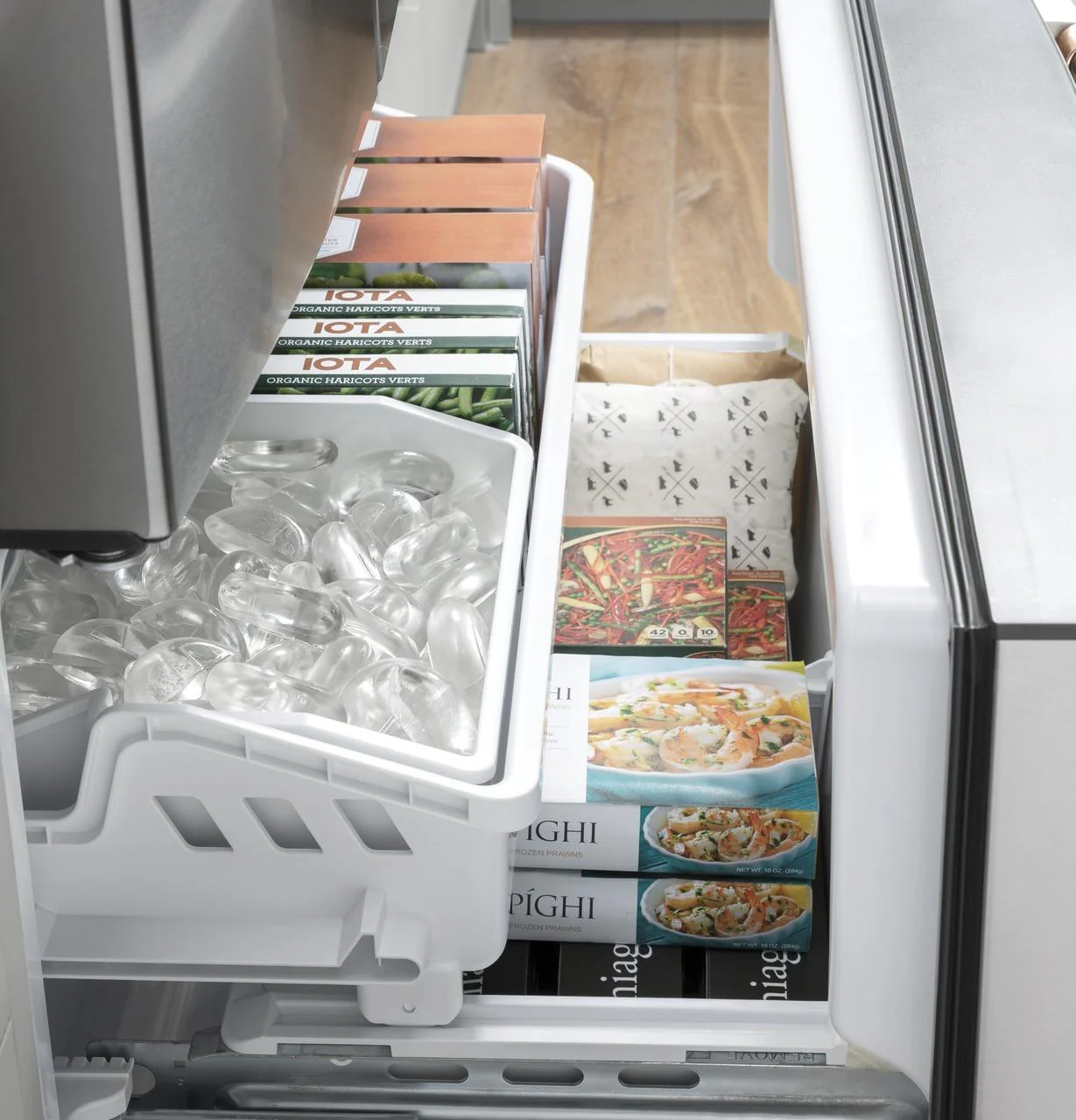 Cafe CWE19SP2NS1 CAF(EBACK)™ ENERGY STAR® 18.6 Cu. Ft. Counter-Depth French-Door Refrigerator - Image 13