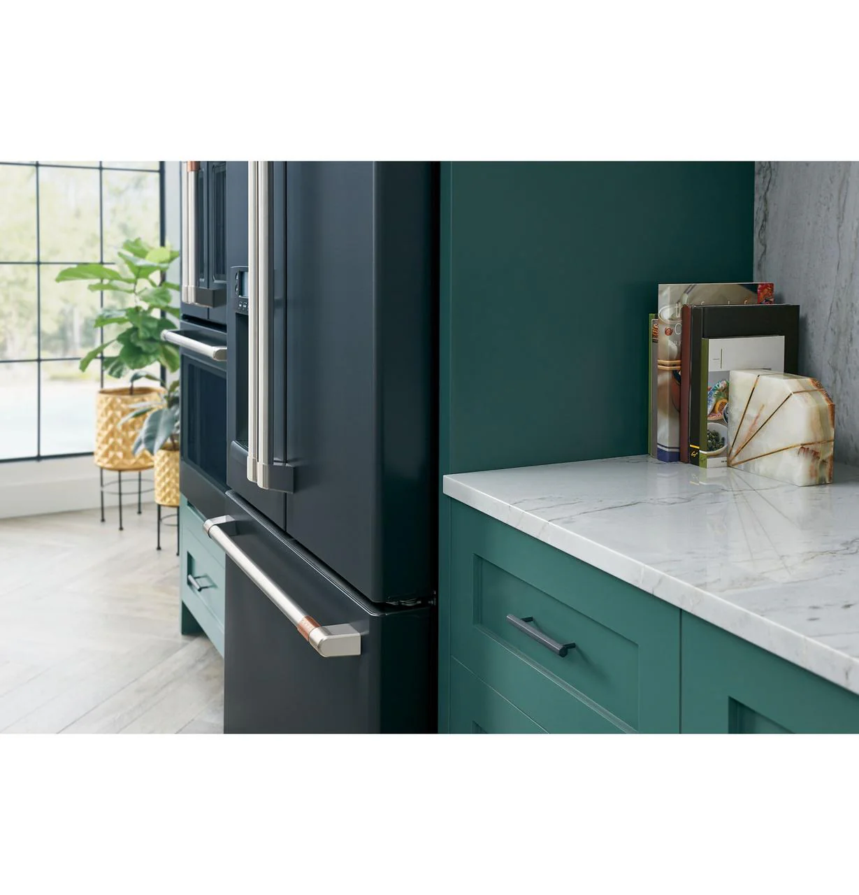 Cafe CWE19SP2NS1 CAF(EBACK)™ ENERGY STAR® 18.6 Cu. Ft. Counter-Depth French-Door Refrigerator - Image 16