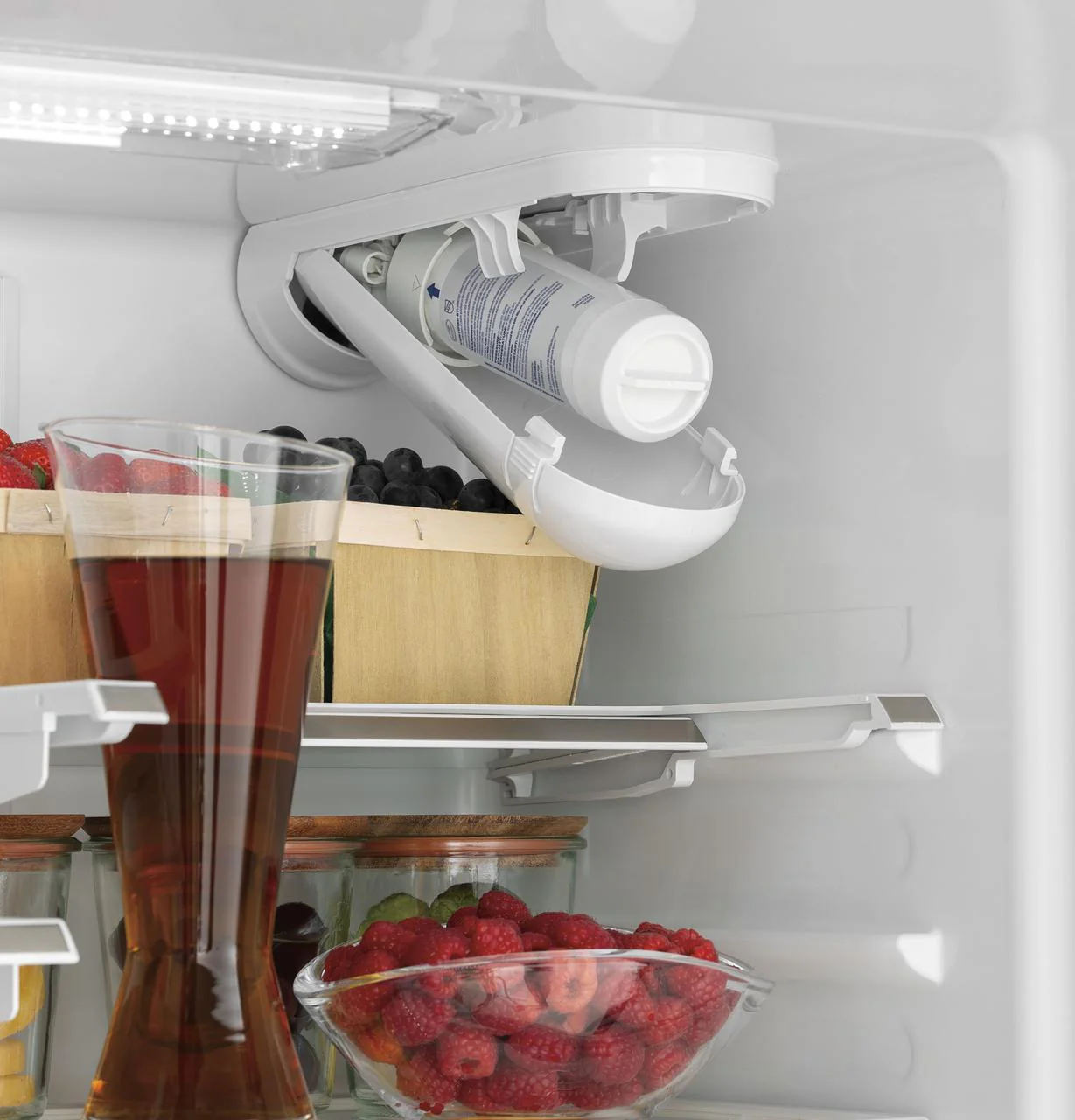 Cafe CWE19SP4NW2 CAF(EBACK)™ ENERGY STAR 18.6 Cu. Ft. Counter-Depth French-Door Refrigerator - Image 10