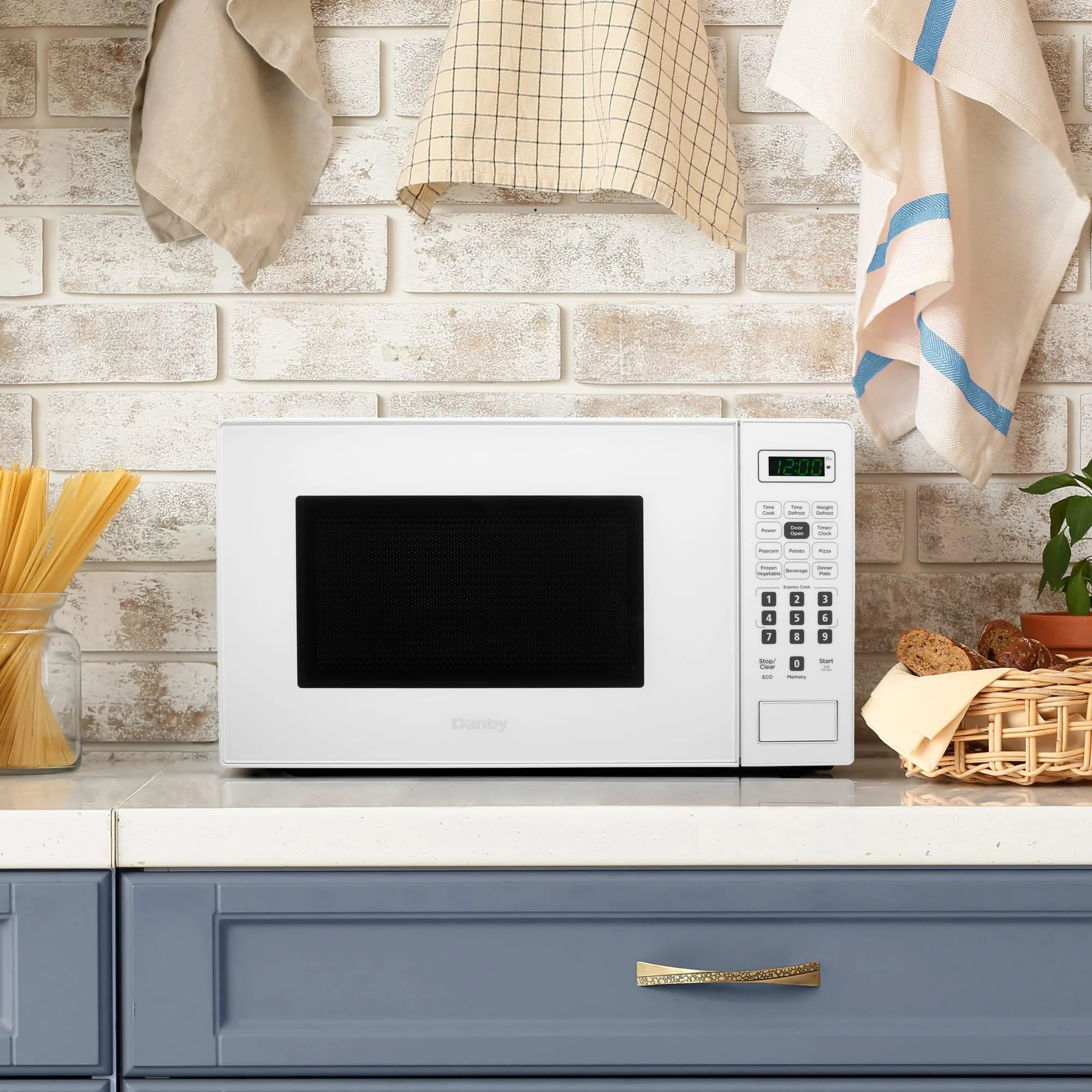 DBMW0721BWW Danby 0.7 cu. ft. Countertop Microwave in White - Image 4