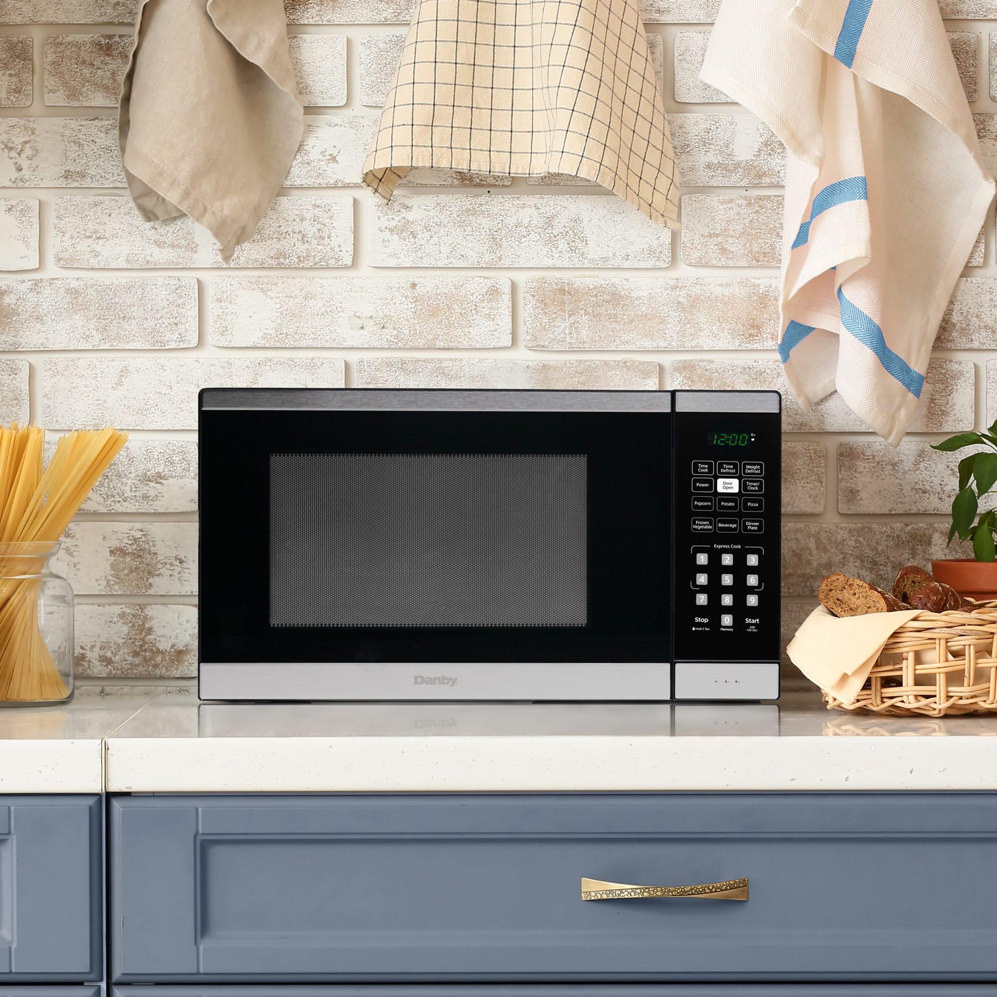 DBMW1126BBS Danby 1.1 cu. ft. Countertop Microwave in Black and Stainless Steel - Image 4