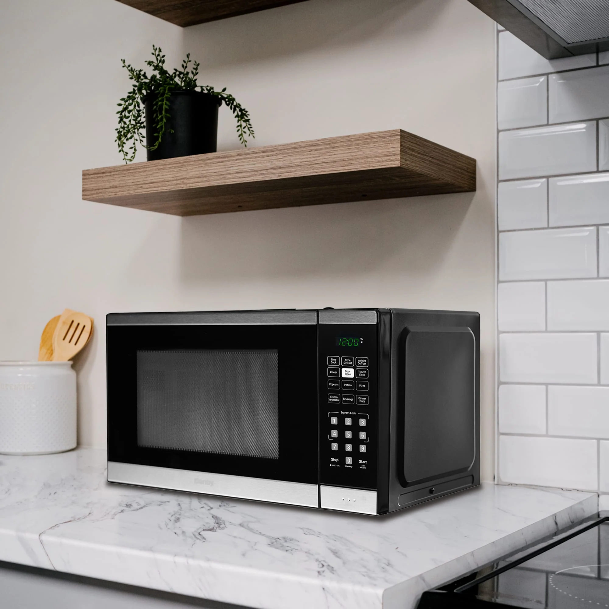 DBMW1126BBS Danby 1.1 cu. ft. Countertop Microwave in Black and Stainless Steel - Image 5