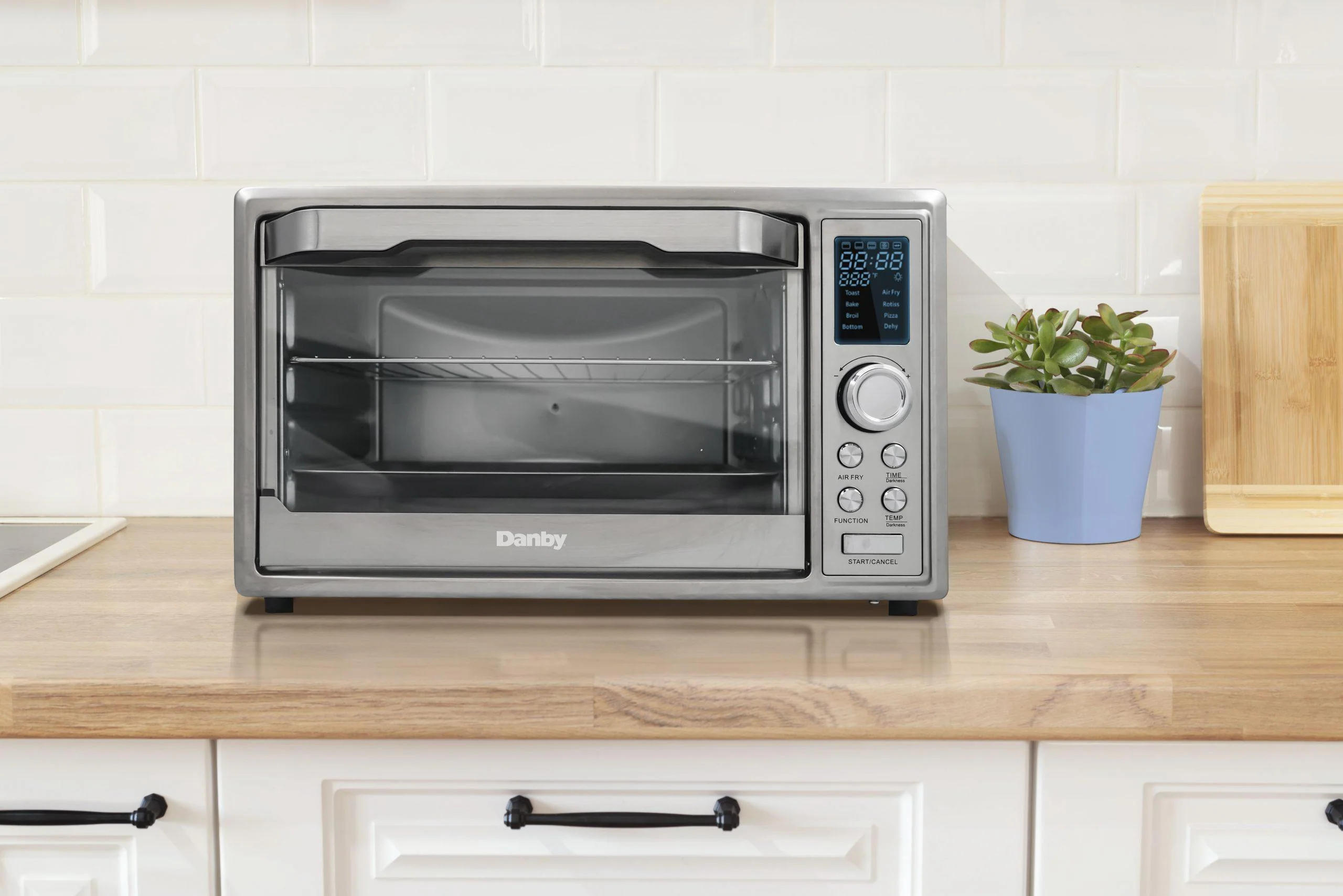 DBTO0961ABSS Danby 0.9 cu. ft. Toaster Oven with Air Fry Technology in Stainless Steel - Image 10