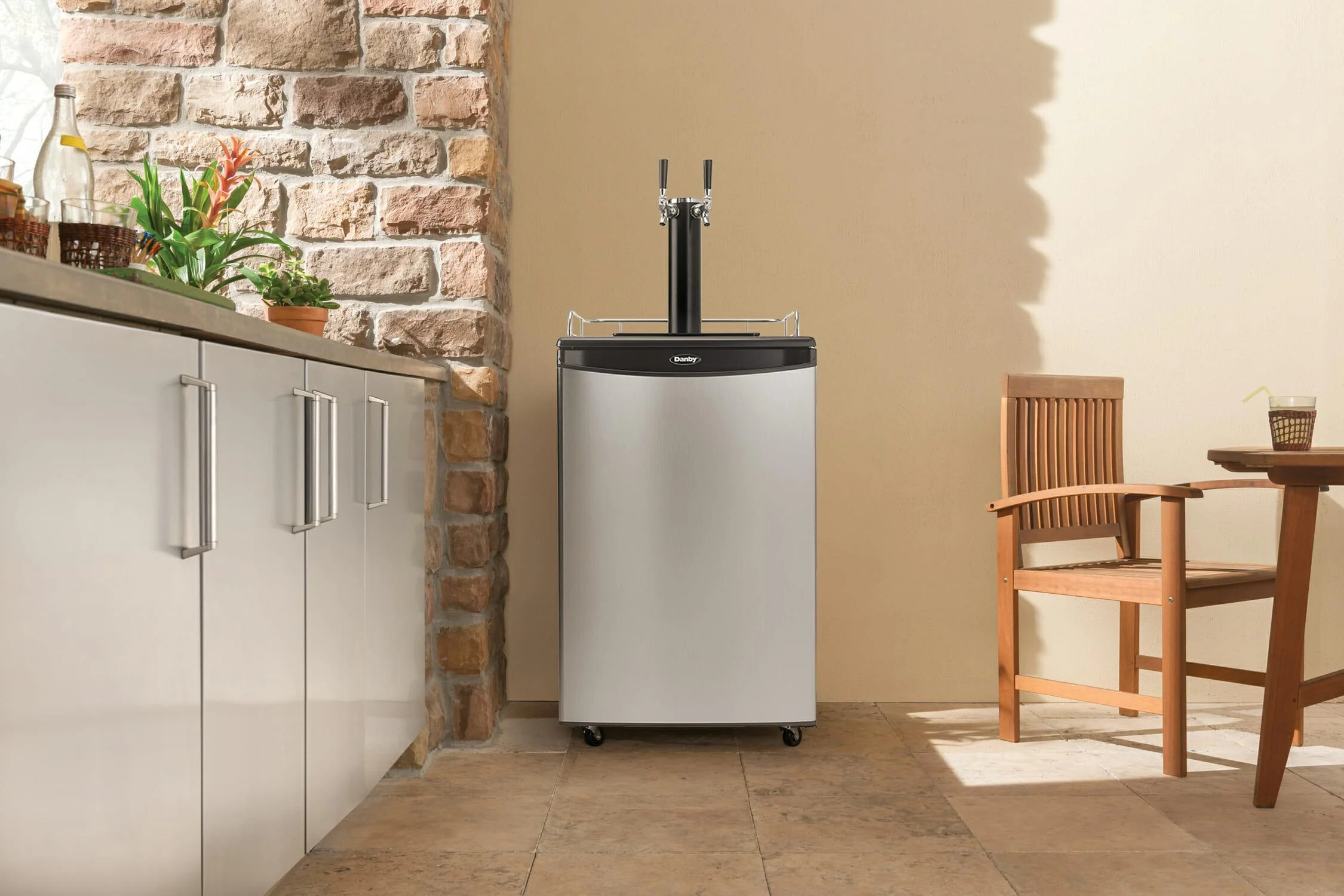 DKC054A1BSLDB Danby 5.4 cu. ft. Single Tap Keg Cooler in Stainless Steel Look - Image 5