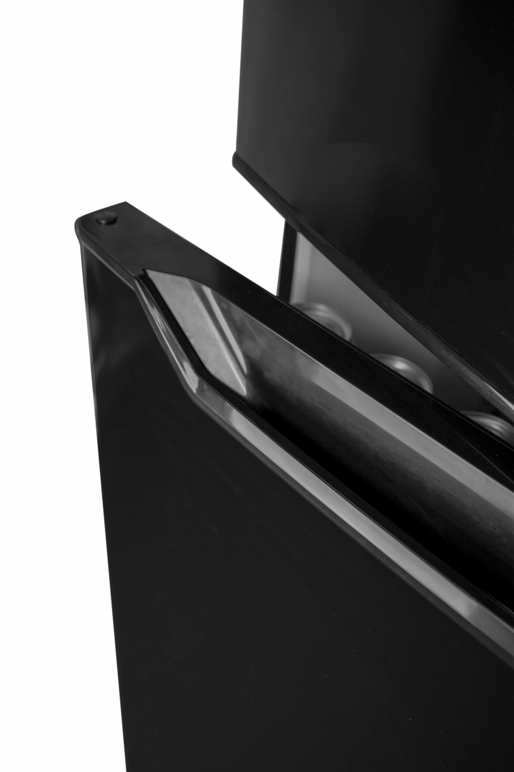 DPF074B2BDB6 Danby 7.4 cu ft. Apartment Size Fridge Top Mount in Black - Image 12