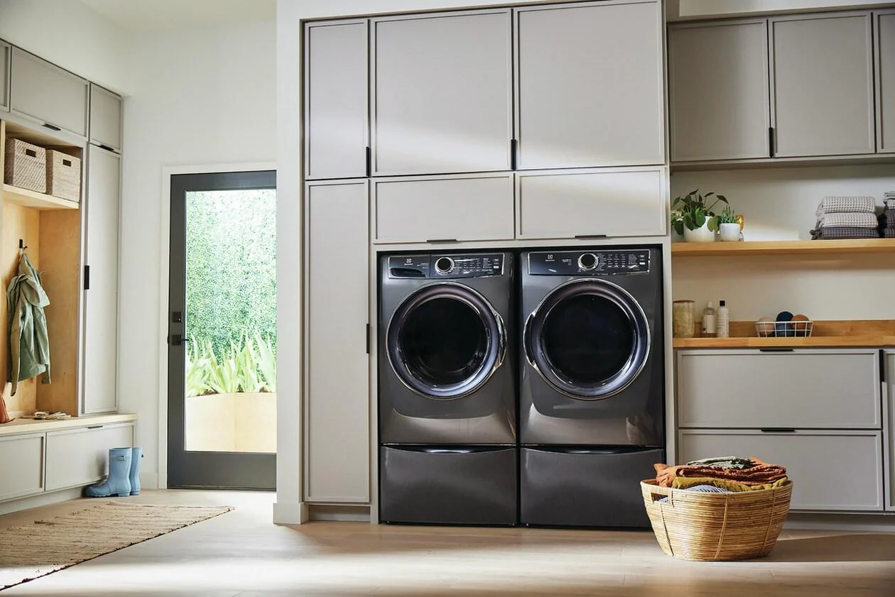 Electrolux ELFG7637AT Front Load Perfect Steam™ Gas Dryer with LuxCare® Dry and Instant Refresh - 8.0 Cu. Ft. - Image 6