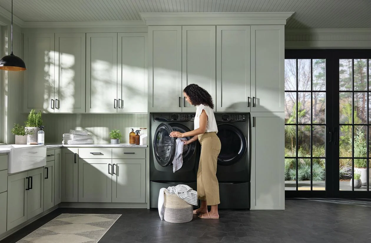 Electrolux ELFG7738AA Front Load Perfect Steam™ Gas Dryer with LuxCare® Dry and Instant Refresh - 8.0 Cu. Ft. - Image 21
