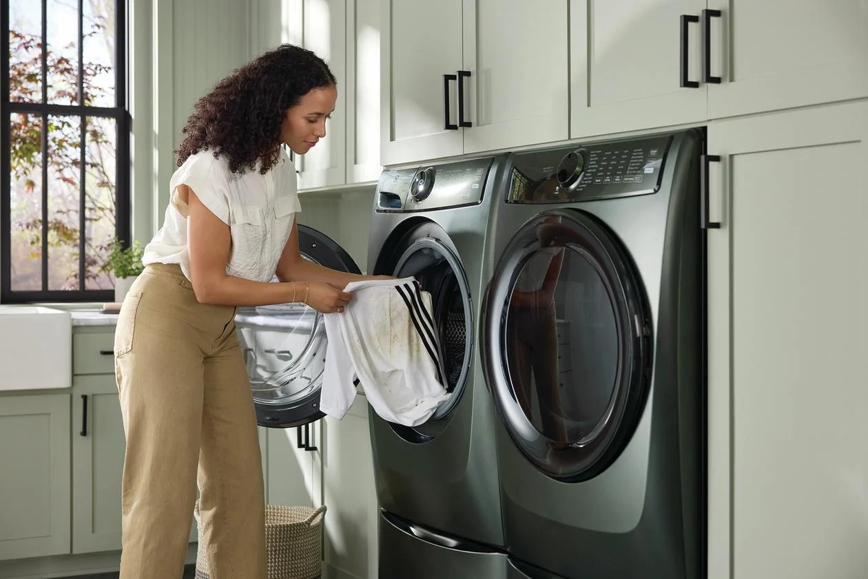 Electrolux ELFG7738AA Front Load Perfect Steam™ Gas Dryer with LuxCare® Dry and Instant Refresh - 8.0 Cu. Ft. - Image 24