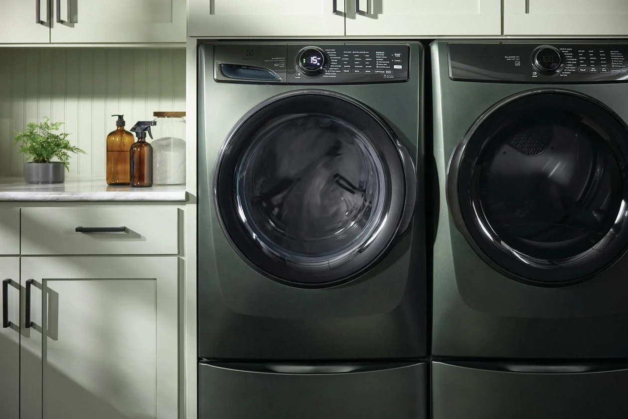 Electrolux ELFG7738AA Front Load Perfect Steam™ Gas Dryer with LuxCare® Dry and Instant Refresh - 8.0 Cu. Ft. - Image 29