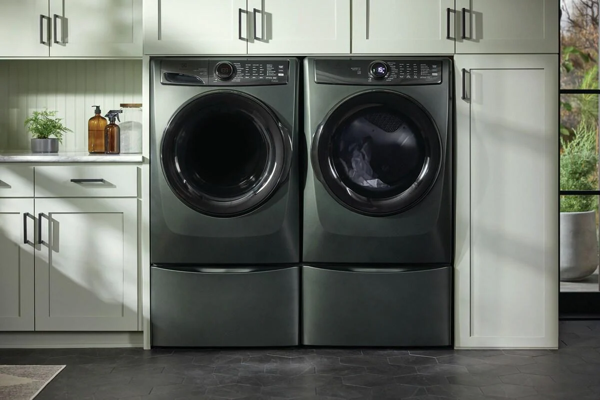 Electrolux ELFG7738AA Front Load Perfect Steam™ Gas Dryer with LuxCare® Dry and Instant Refresh - 8.0 Cu. Ft. - Image 5