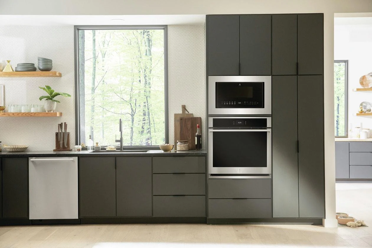 Electrolux EMBS2411BB 30" Built-In Side Swing Microwave Oven - Image 3