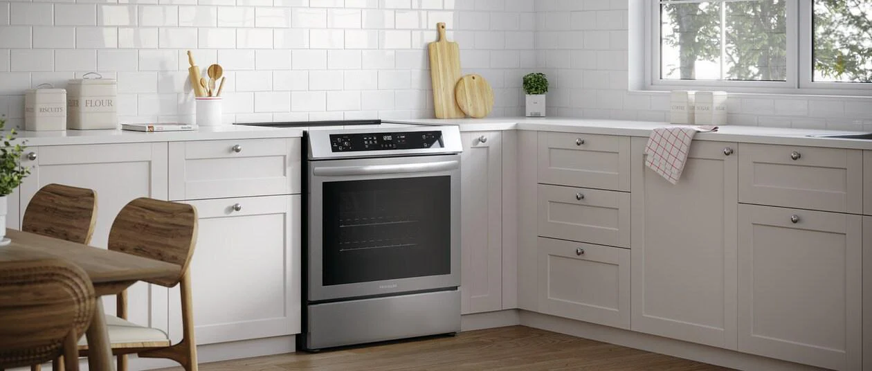 Frigidaire FCFI3083AS 30" Front Control Induction Range with Convection Bake - Image 2