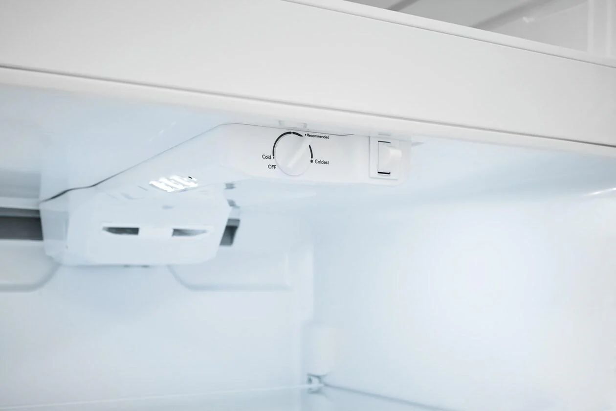 Frigidaire FFHT1425VV 14 Cu. Ft. Top Freezer Refrigerator - Image 4