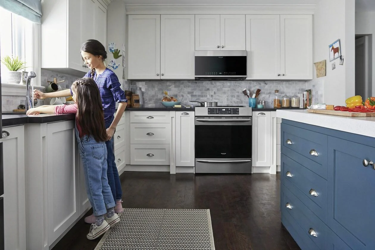 Frigidaire Gallery 1.5 Cu. Ft. Over-The-Range Microwave with Convection - Image 2