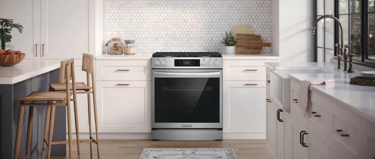 Frigidaire GCFG3070BF 30" Front Control Gas Range with Stone-Baked Pizza - Image 8