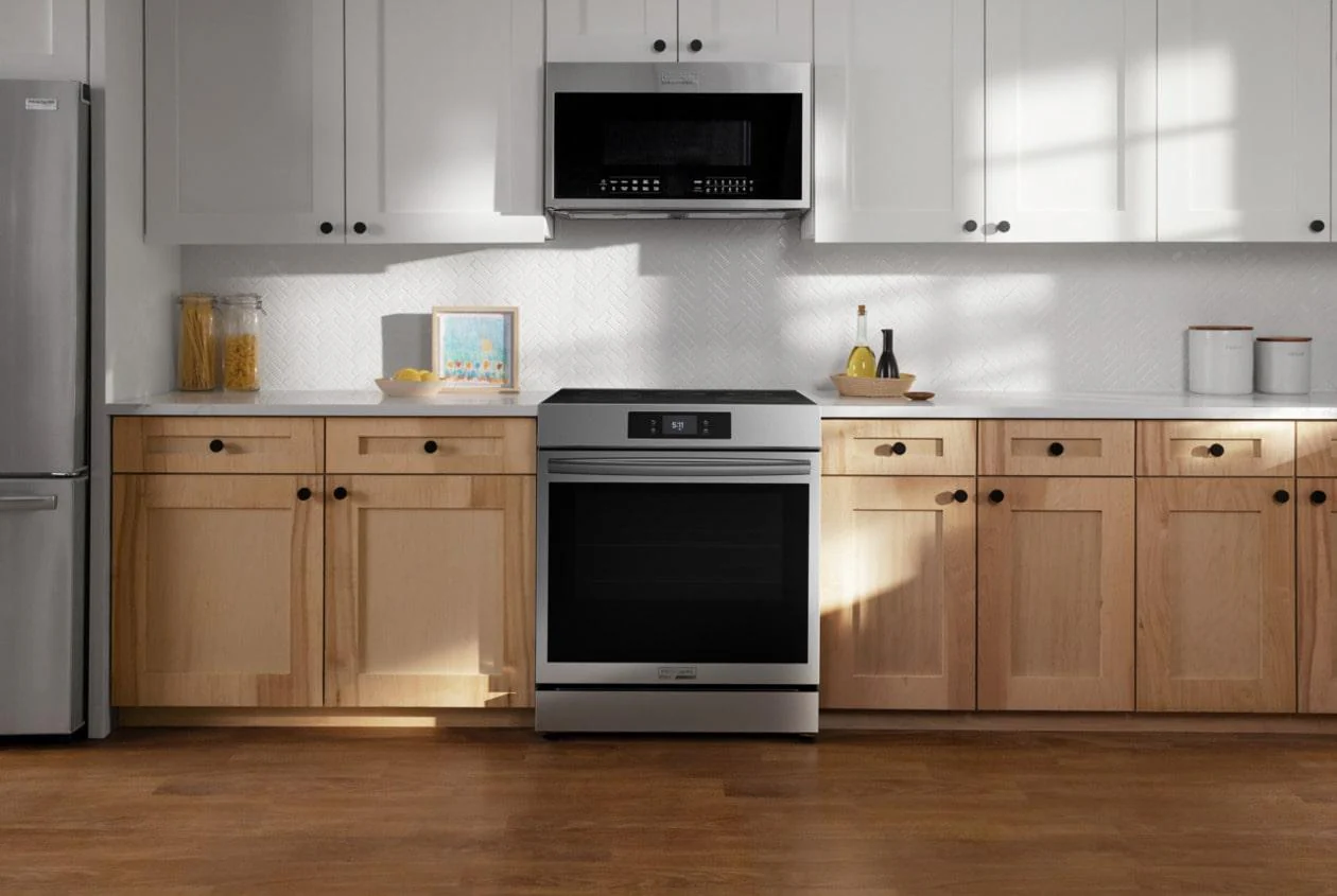 Frigidaire GCFI3060BF 30" Front Control Induction Range with Total Convection - Image 2