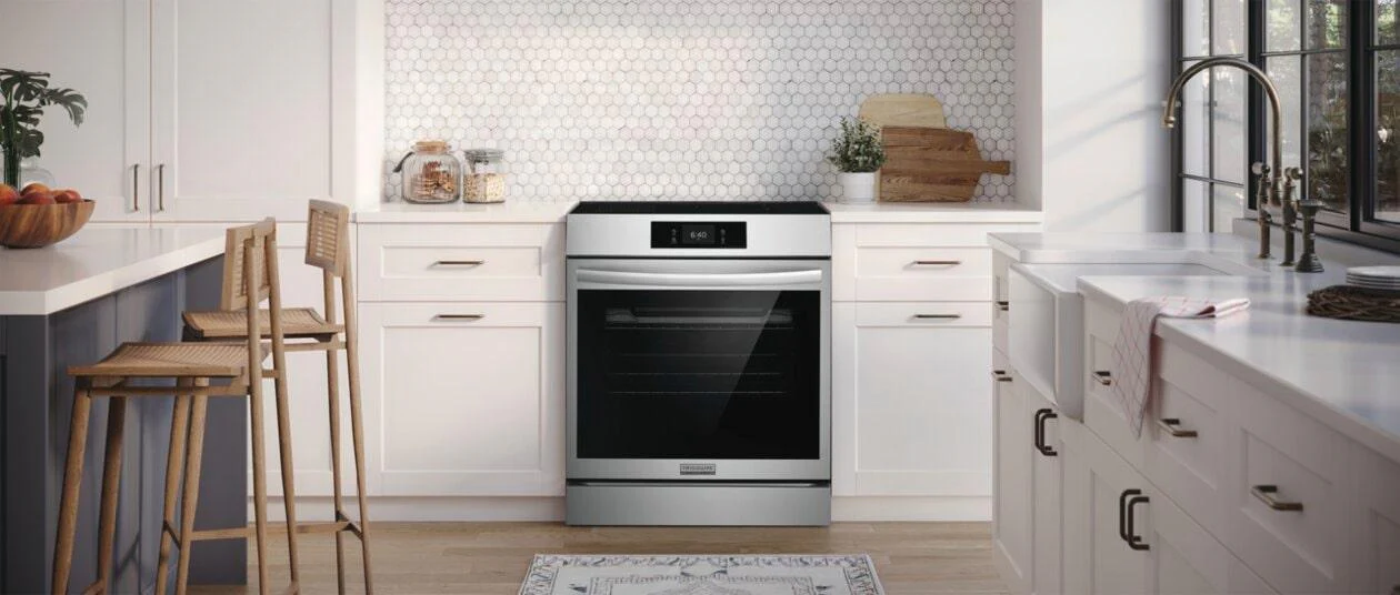 Frigidaire GCFI3070BF 30" Front Control Induction Range with Stone-Baked Pizza - Image 8