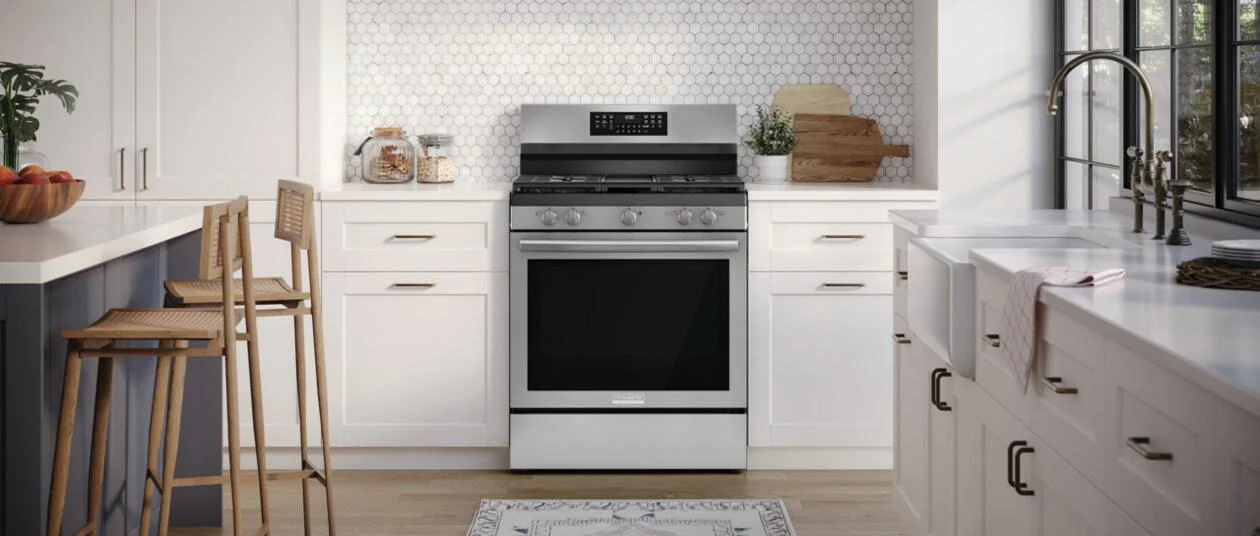 Frigidaire GCRG3060BF 30" Rear Control Gas Range with Total Convection - Image 2