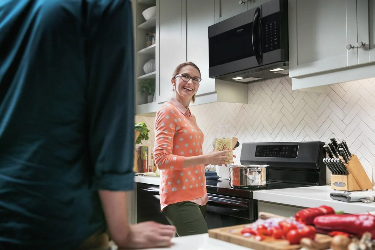Frigidaire Gallery 30" Freestanding Induction Range with Air Fry - Image 2
