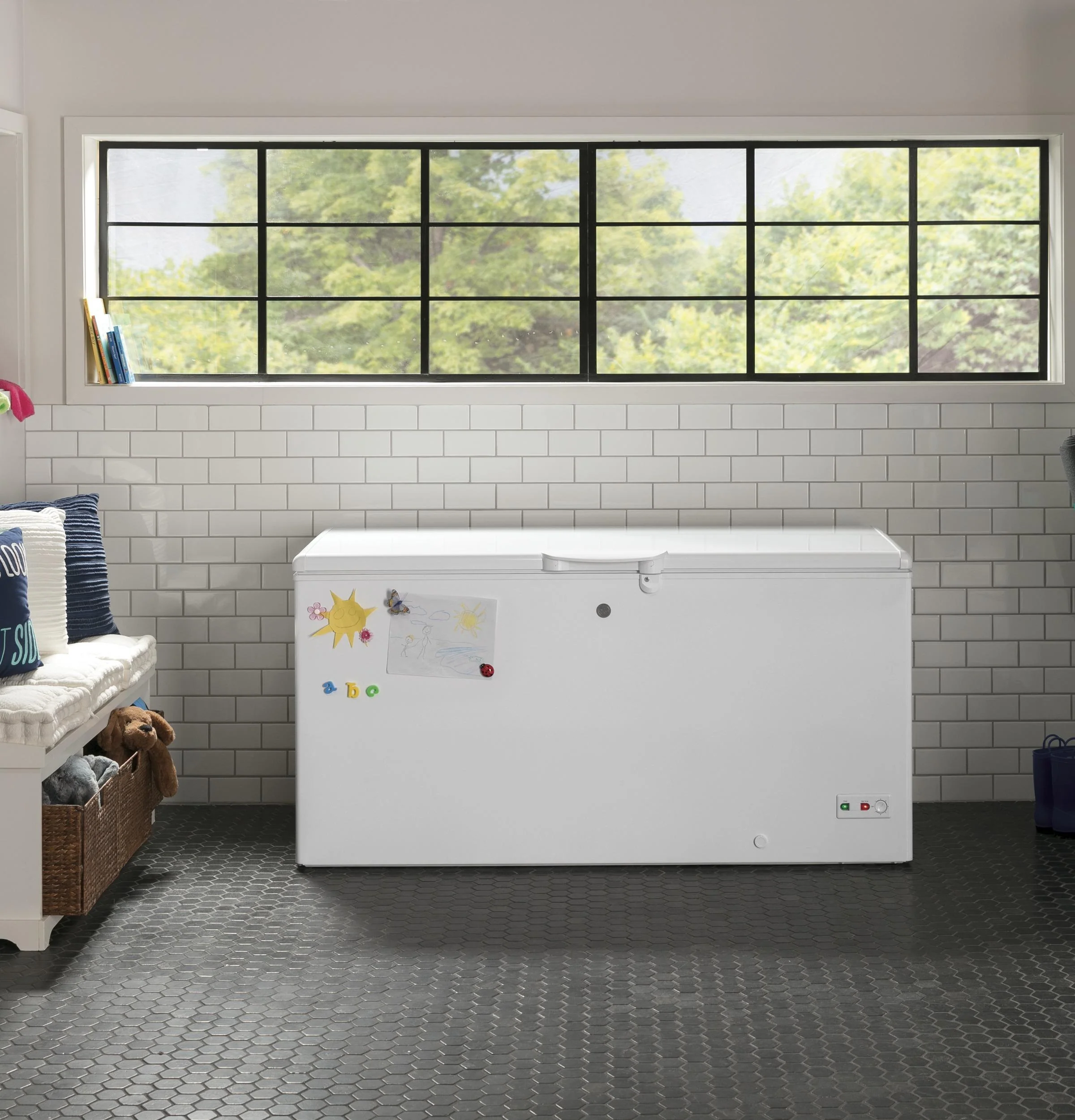 FCM16SLWW GE® 15.7 Cu. Ft. Manual Defrost Chest Freezer - Image 8