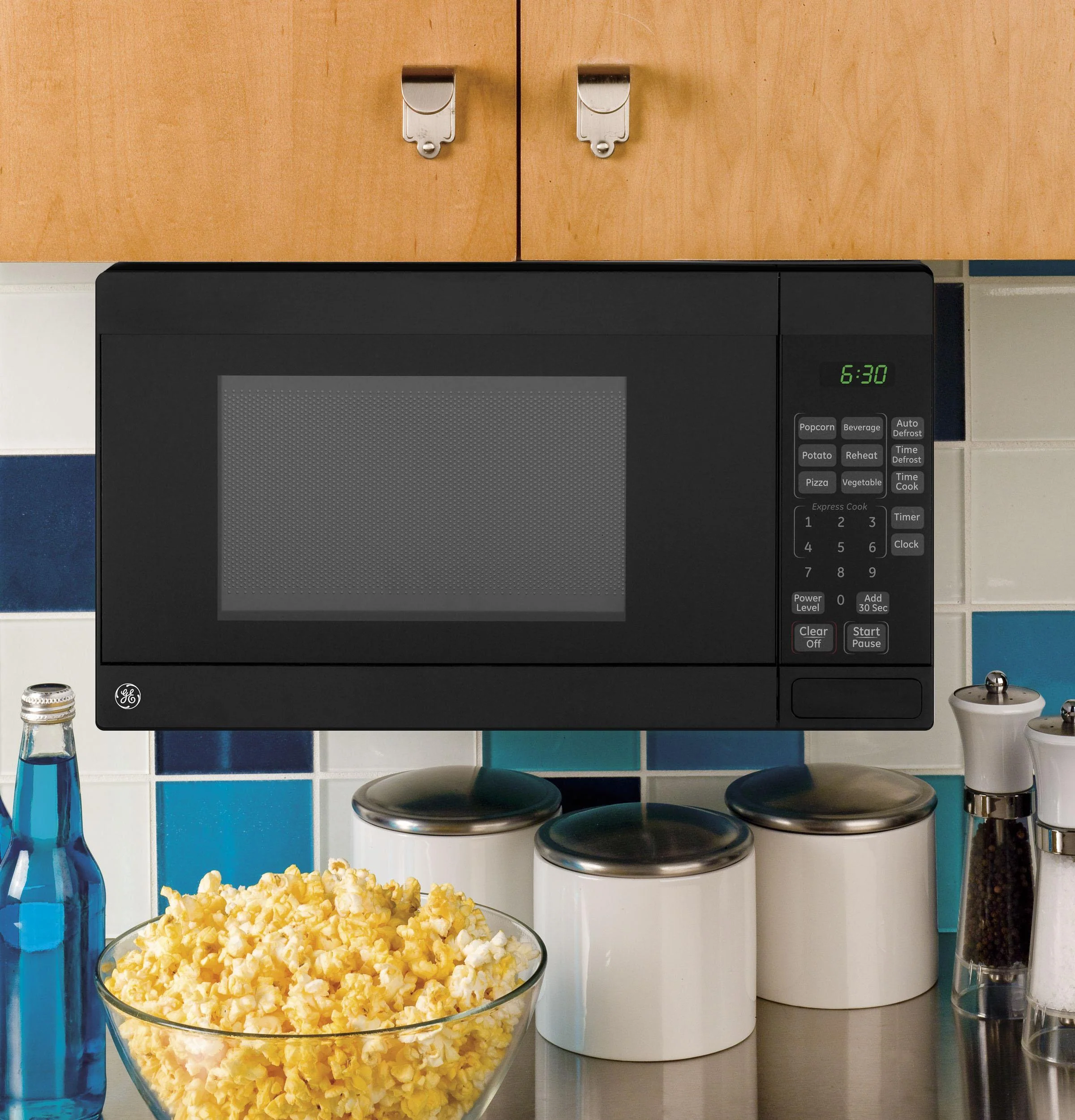 GCHK07N1WSS GE® 0.7 Cu. Ft. Spacemaker® Countertop Microwave Oven - Image 5