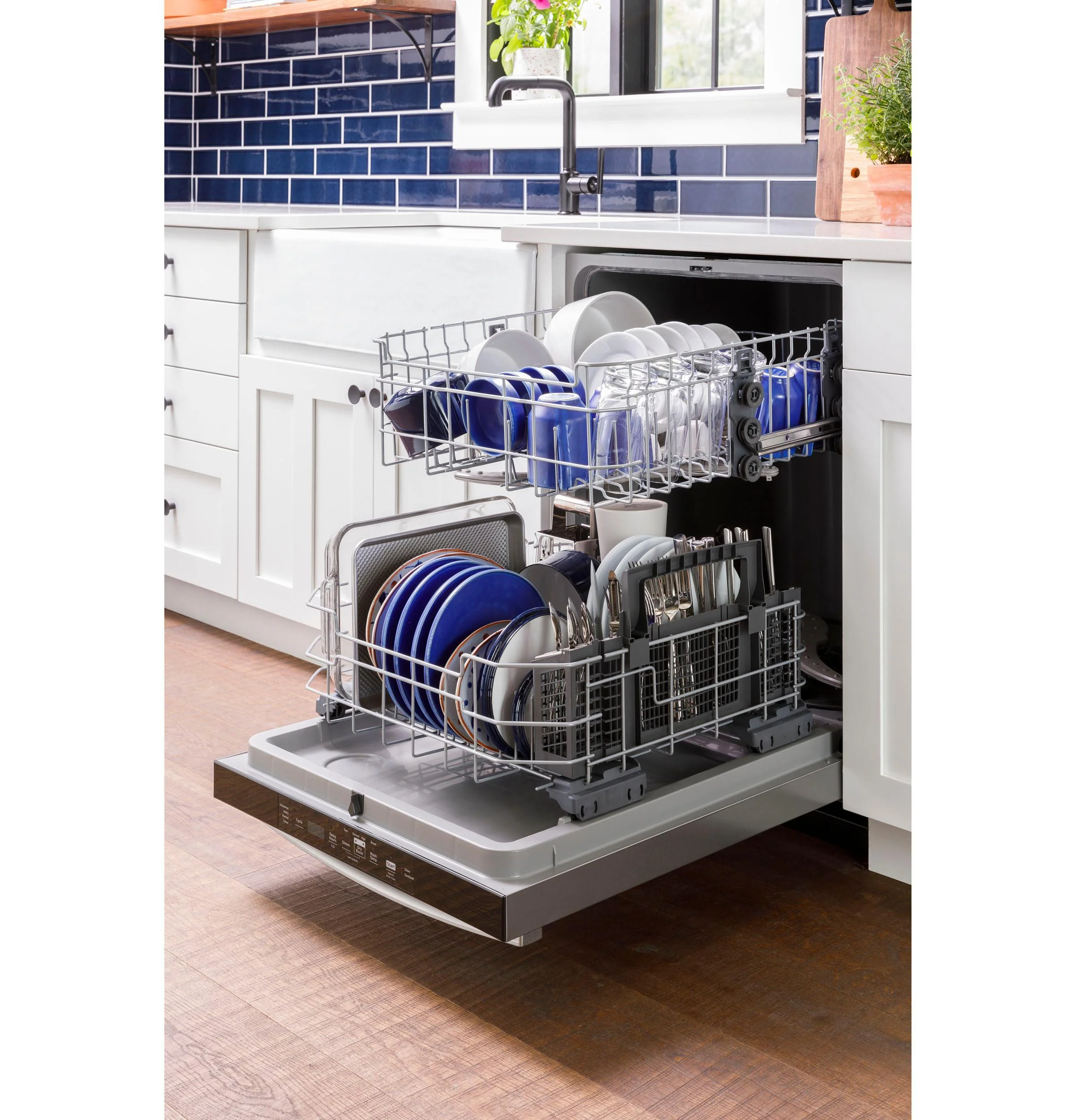 GDT550PGRBB GE® ENERGY STAR® Top Control with Plastic Interior Dishwasher with Sanitize Cycle & Dry Boost - Image 26