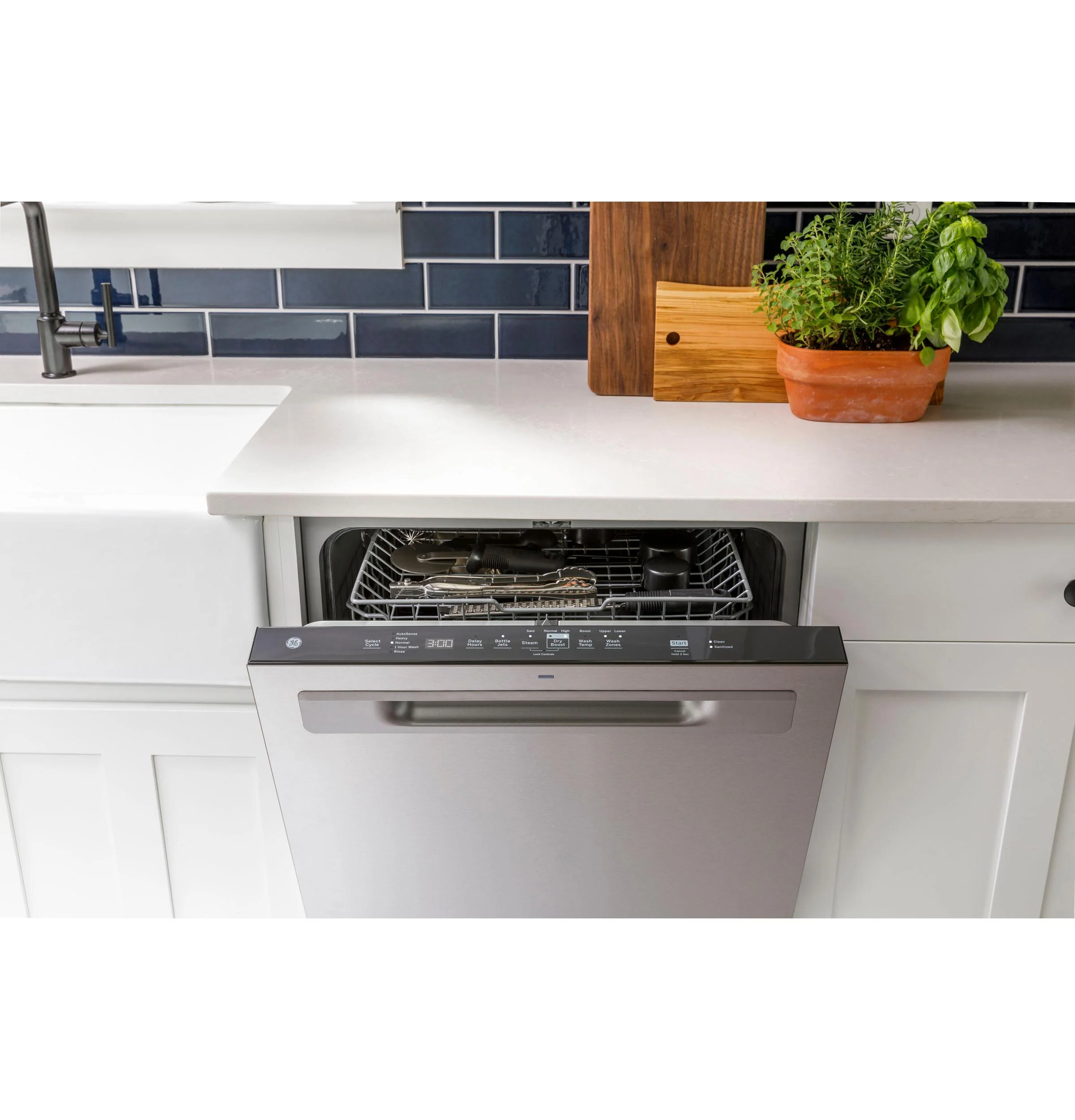 GDT635HSRSS GE® ENERGY STAR® Top Control with Stainless Steel Interior Door Dishwasher with Sanitize Cycle & Dry Boost - Image 6