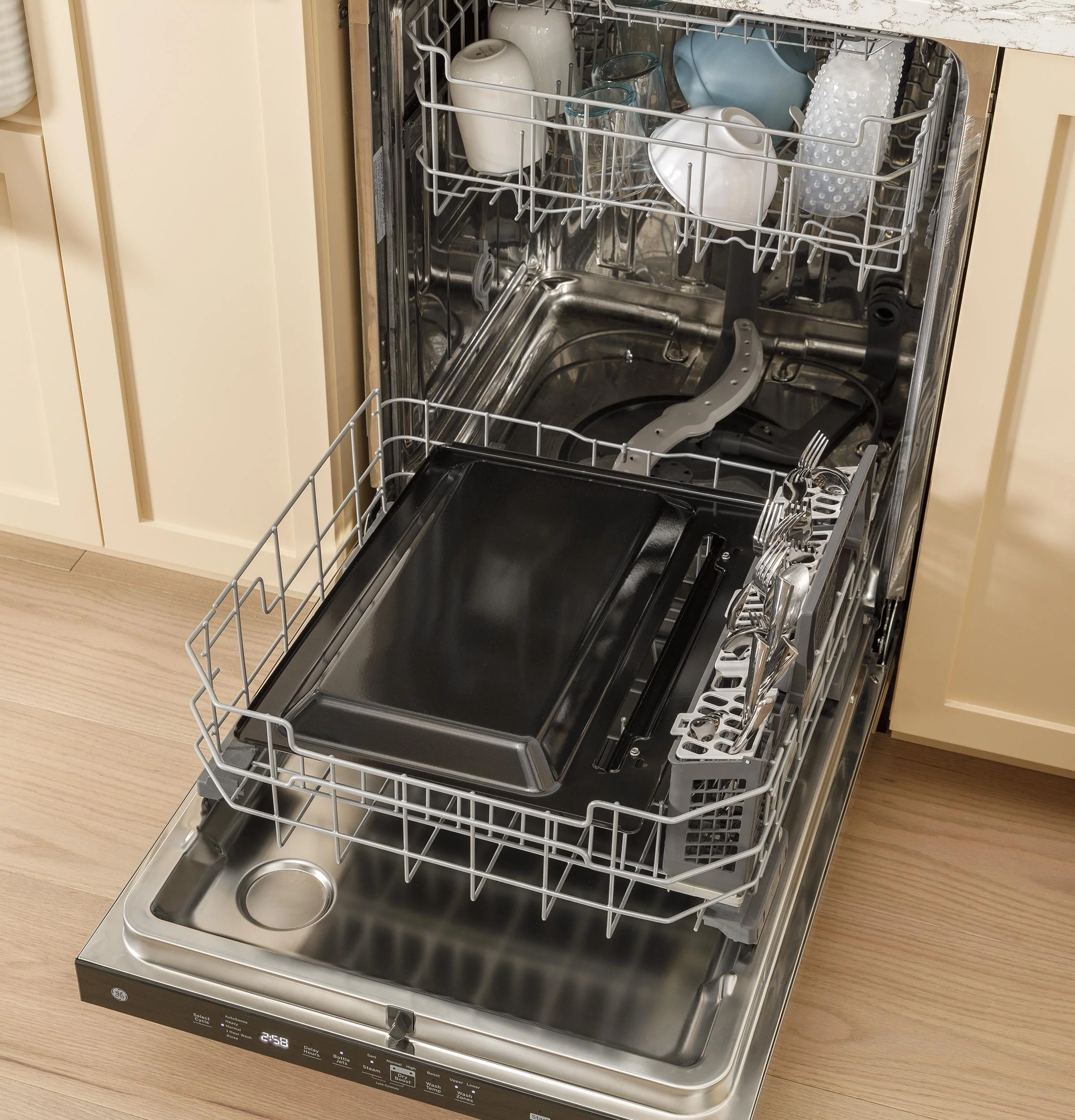 GGS600AVFS GE® 30" Slide-In Front-Control Convection Gas Range with No Preheat Air Fry and EasyWash™ Oven Tray - Image 11
