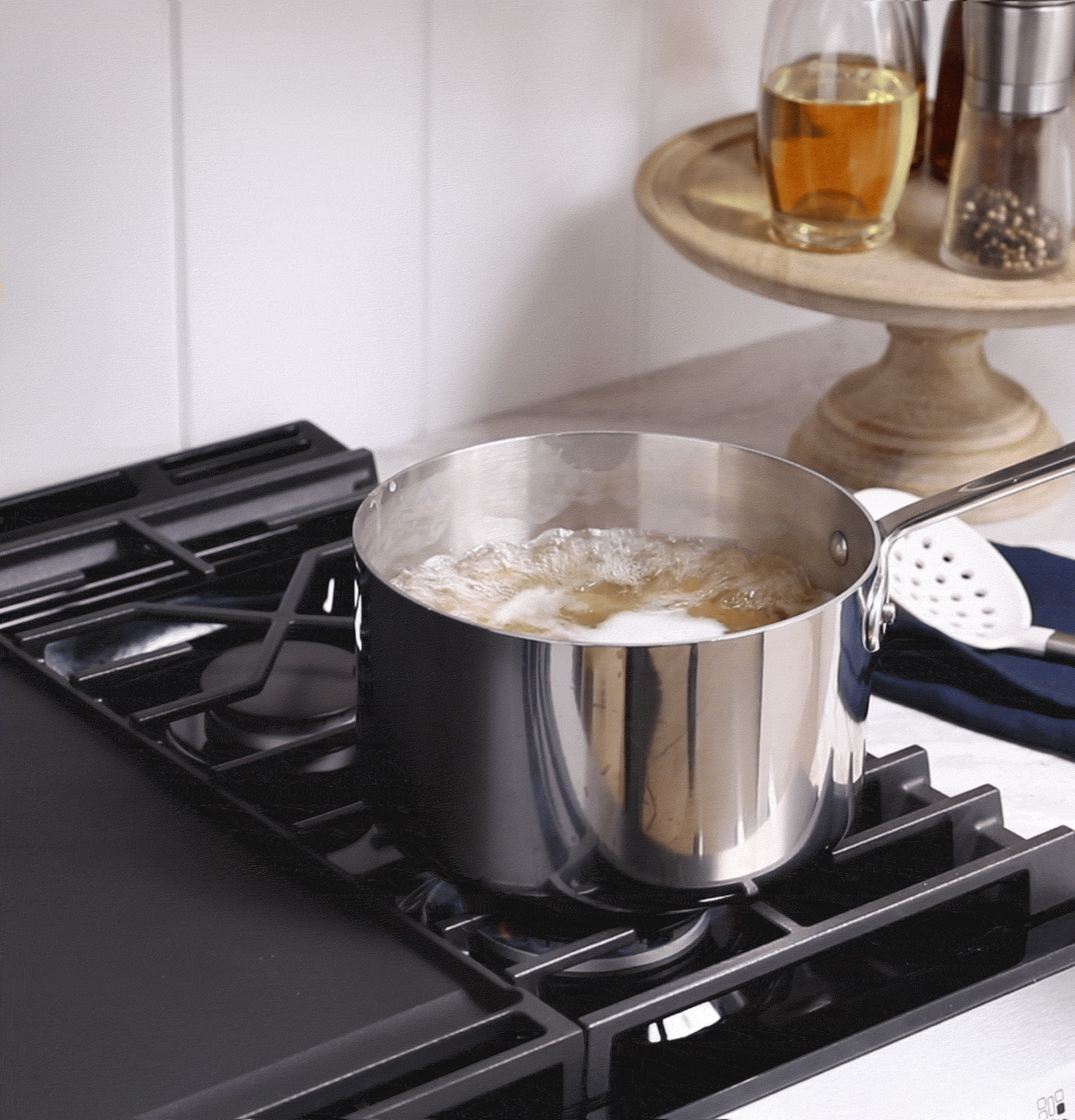 GGS600AVFS GE® 30" Slide-In Front-Control Convection Gas Range with No Preheat Air Fry and EasyWash™ Oven Tray - Image 27