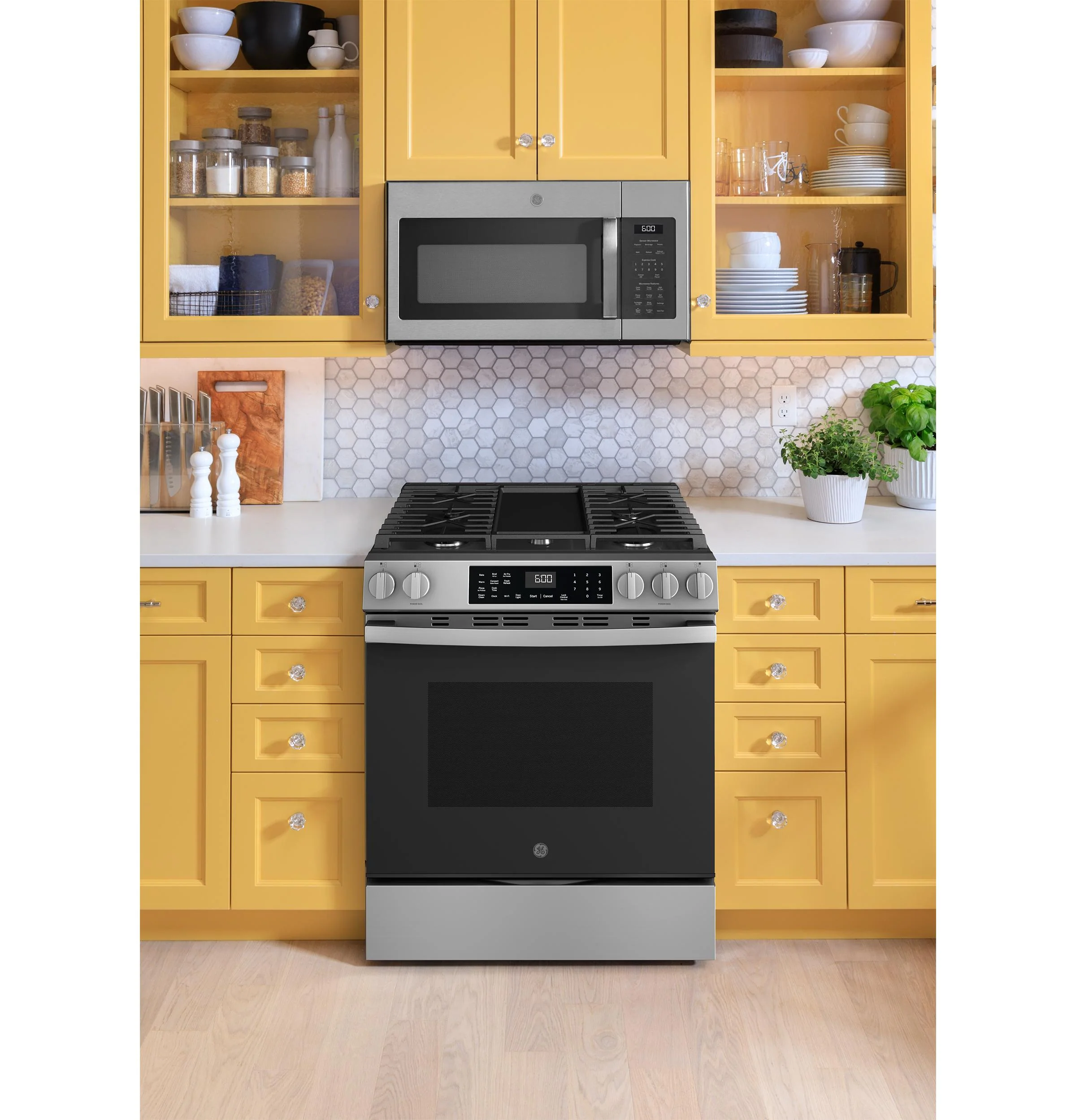 GGS600AVFS GE® 30" Slide-In Front-Control Convection Gas Range with No Preheat Air Fry and EasyWash™ Oven Tray - Image 6