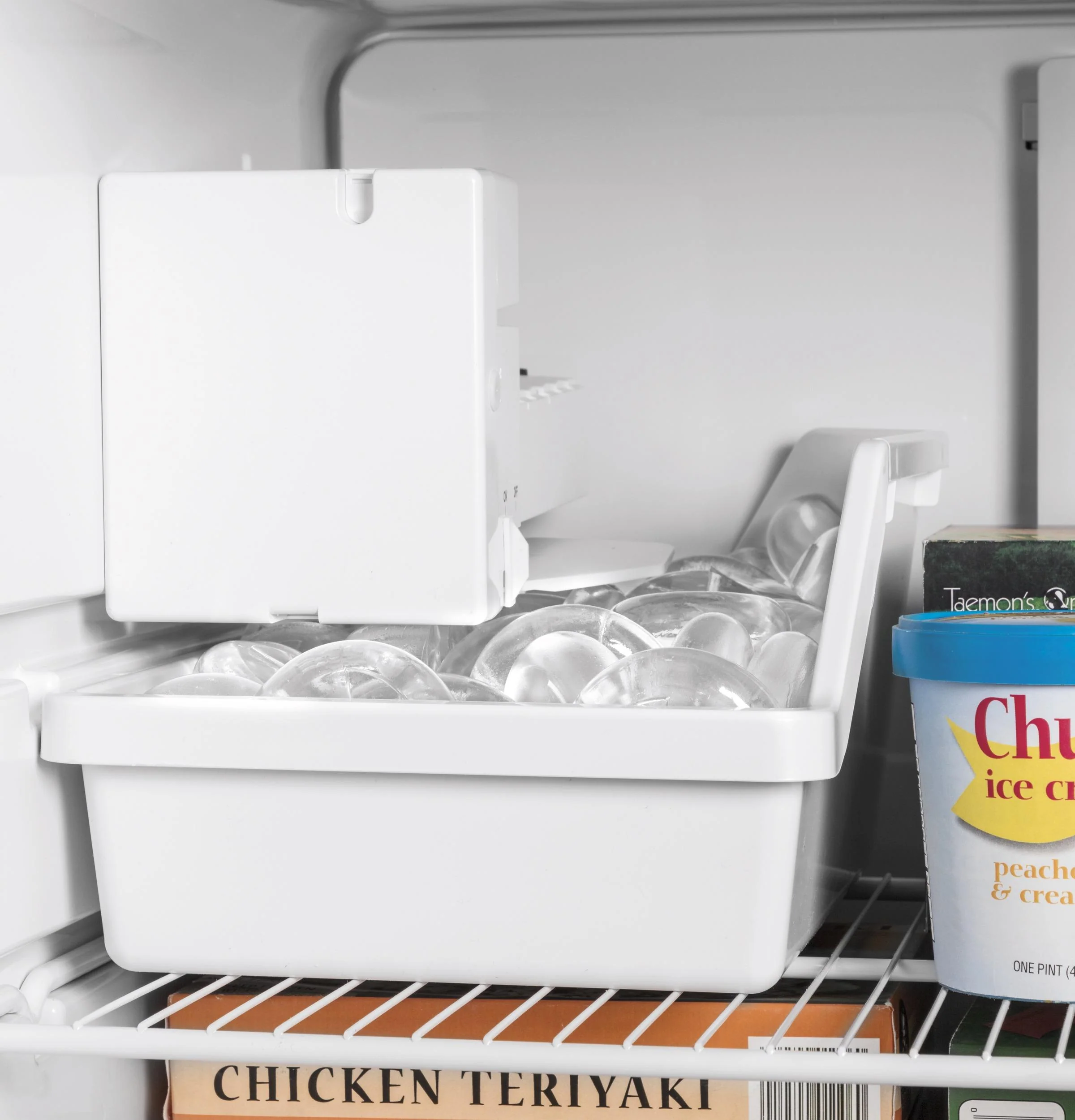 GIE22JTNRWW GE® ENERGY STAR® 21.9 Cu. Ft. Top-Freezer Refrigerator - Image 6