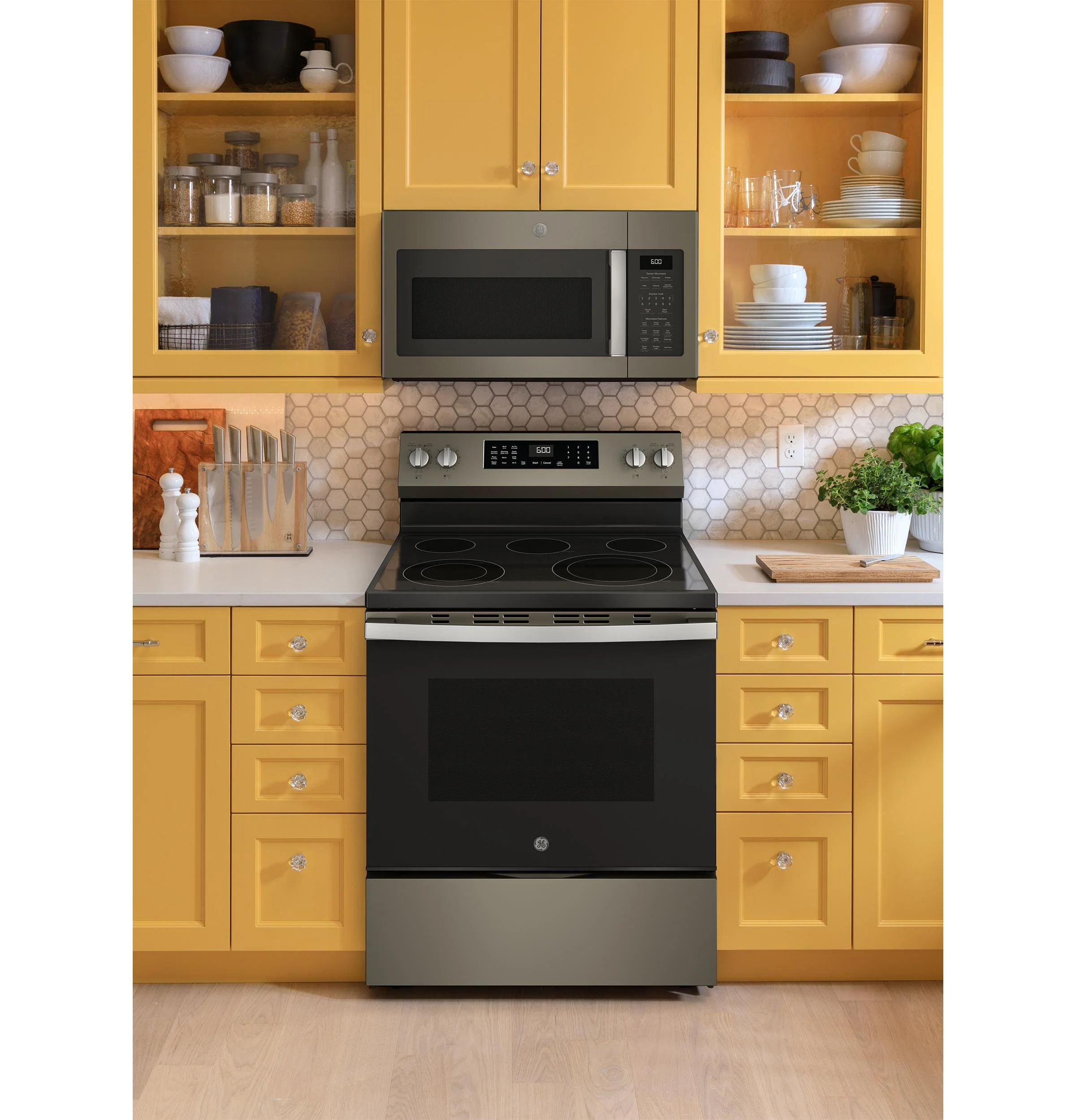 GRF600AVES GE® ENERGY STAR® 30" Free-Standing Electric Convection Range with No Preheat Air Fry and EasyWash™ Oven Tray - Image 6