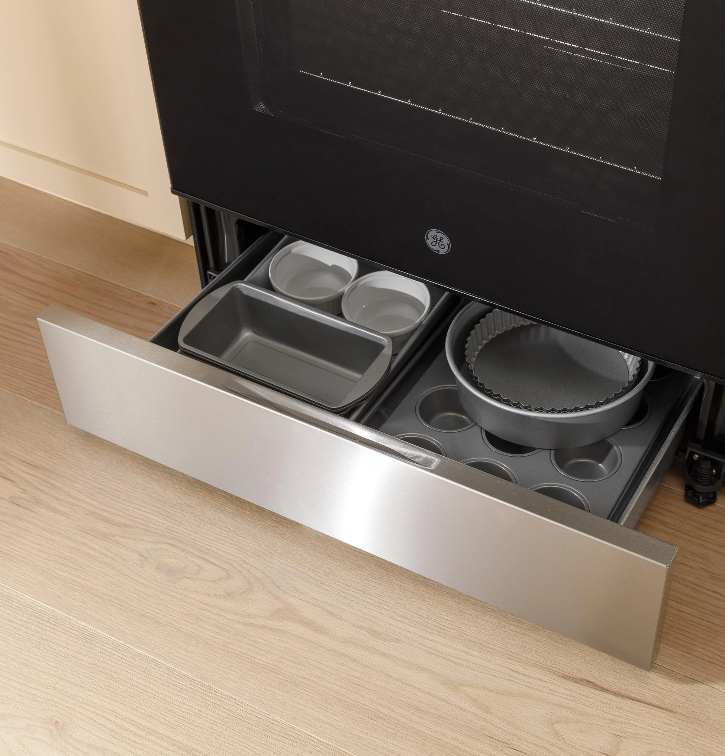 GRS600AVWW GE® ENERGY STAR® 30" Slide-In Electric Convection Range with No Preheat Air Fry and EasyWash™ Oven Tray - Image 23