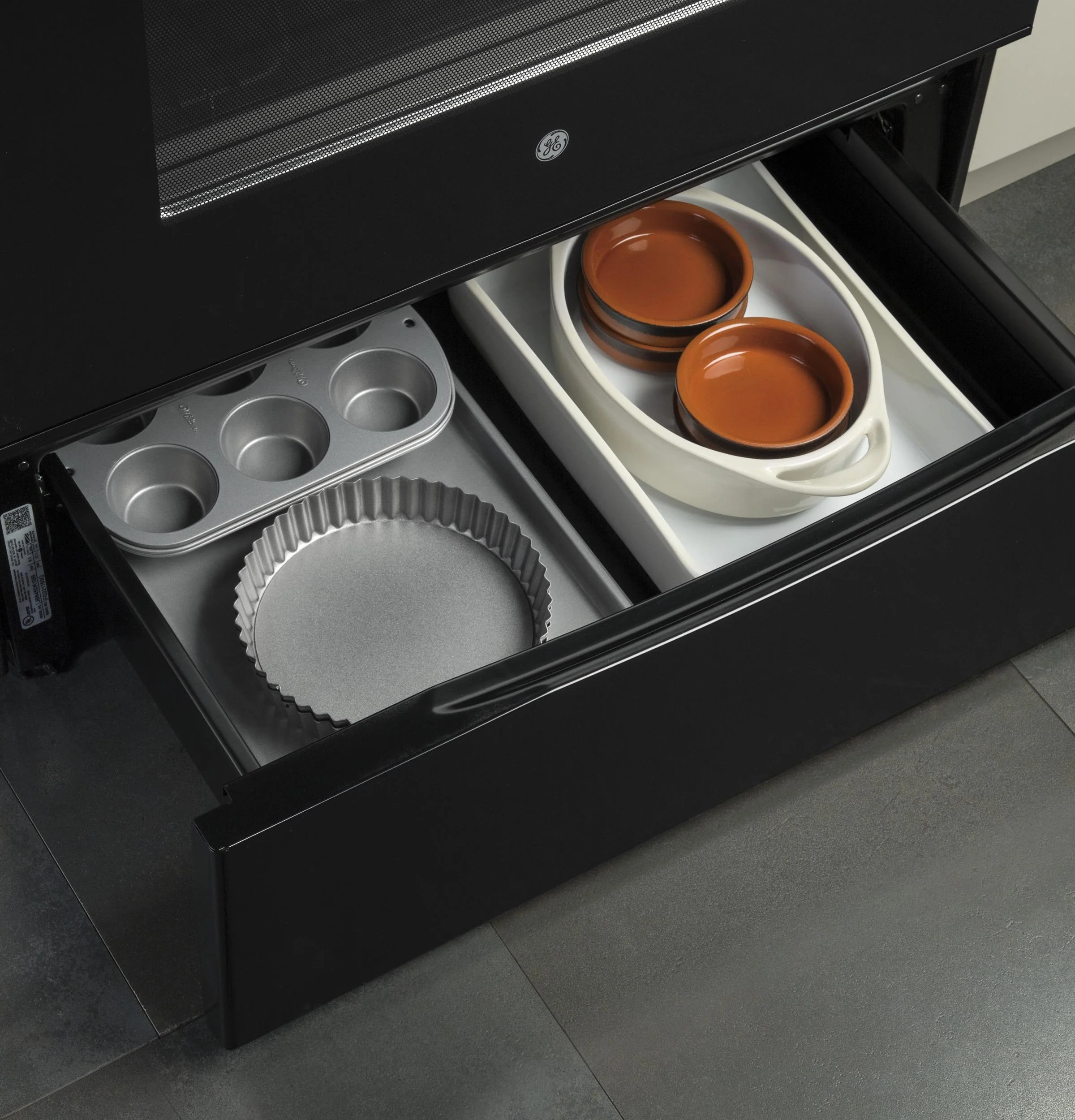 GE® 30" Free-Standing Electric Range - Image 7
