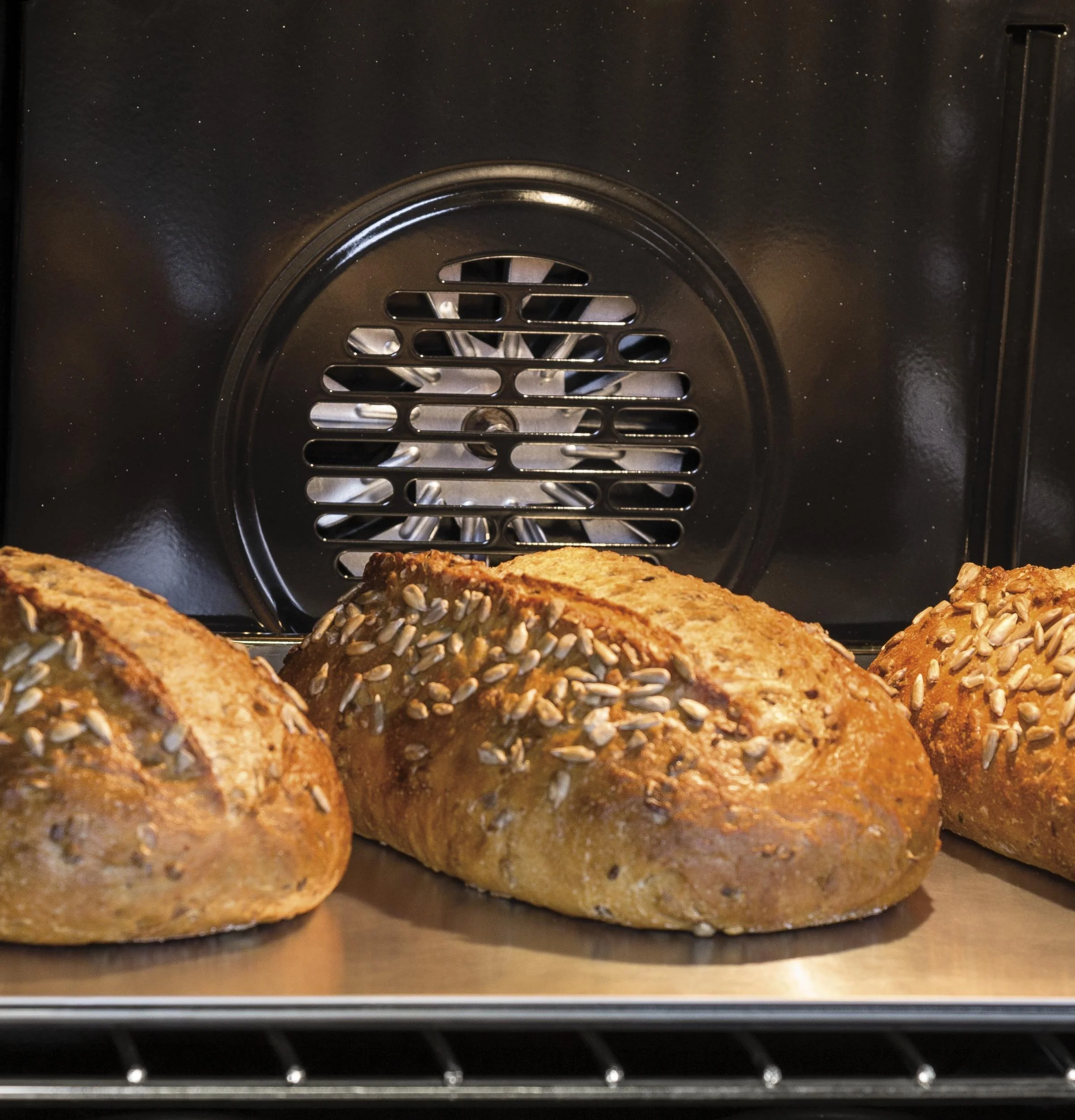 GE® 30" Free-Standing Electric Convection Range - Image 22