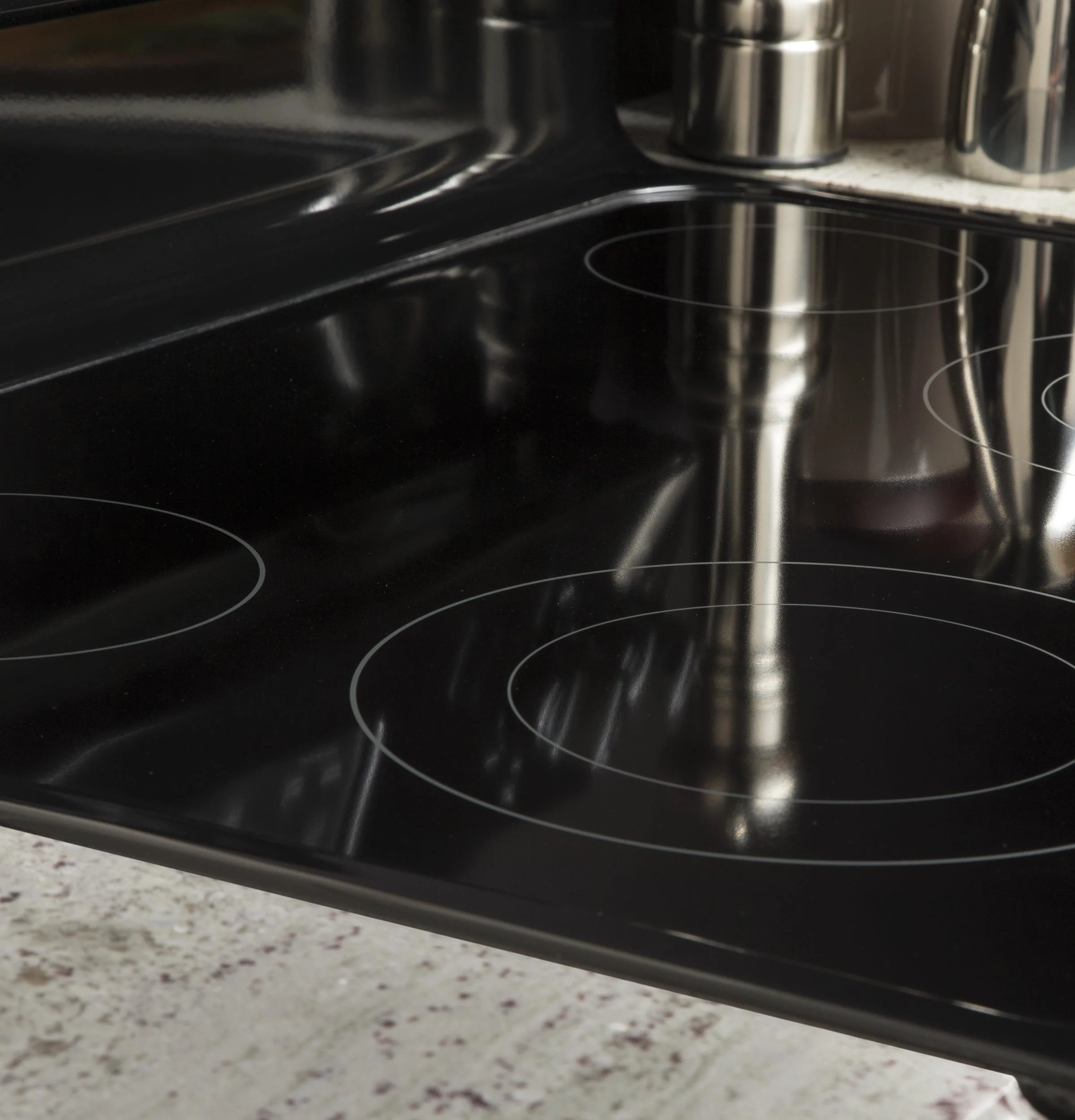 GE® 30" Free-Standing Electric Convection Range - Image 28