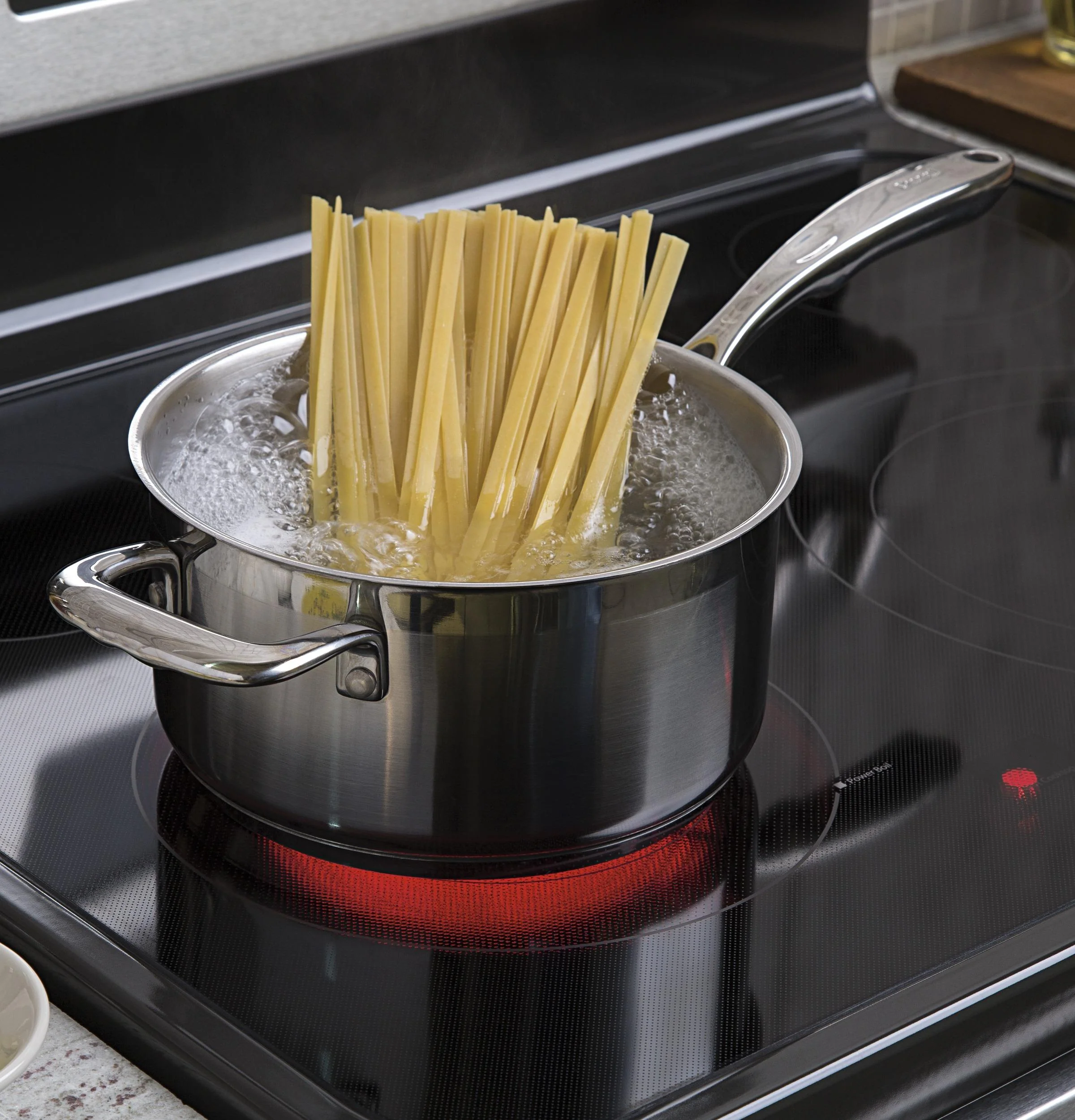 GE® 30" Free-Standing Electric Convection Range - Image 9